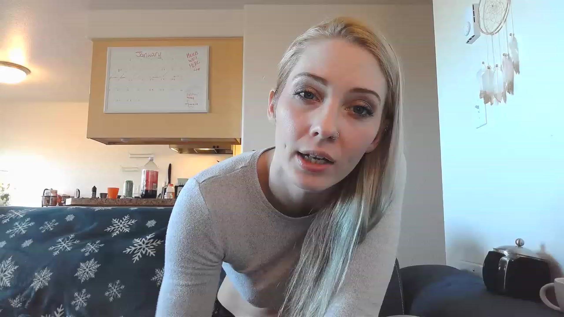 Gallery image thumbnail from Ashlynnelocks's myfreecams stream on, 01/17/2023, 23:03 image 10 of 20