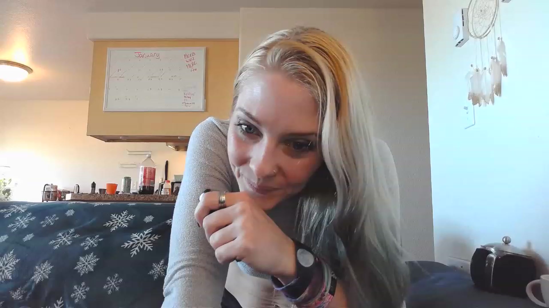 Gallery image thumbnail from Ashlynnelocks's myfreecams stream on, 01/17/2023, 23:03 image 2 of 20
