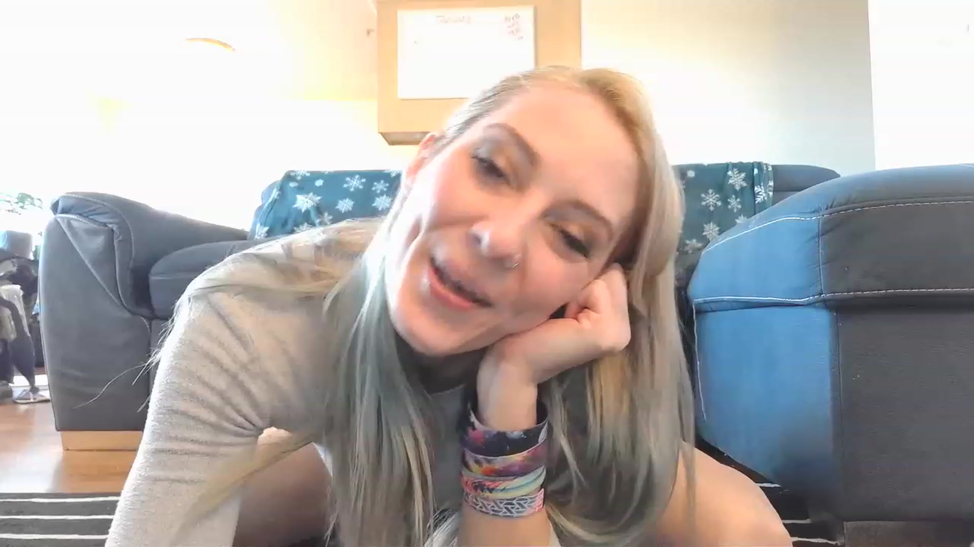 Gallery image thumbnail from Ashlynnelocks's myfreecams stream on, 01/17/2023, 23:03 image 17 of 20