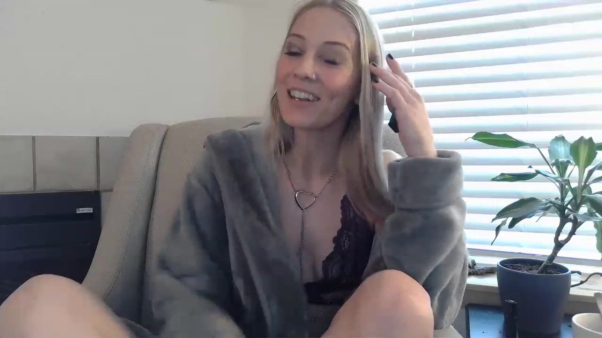 Gallery image thumbnail from Ashlynnelocks's myfreecams stream on, 02/07/2023, 19:55 image 13 of 20