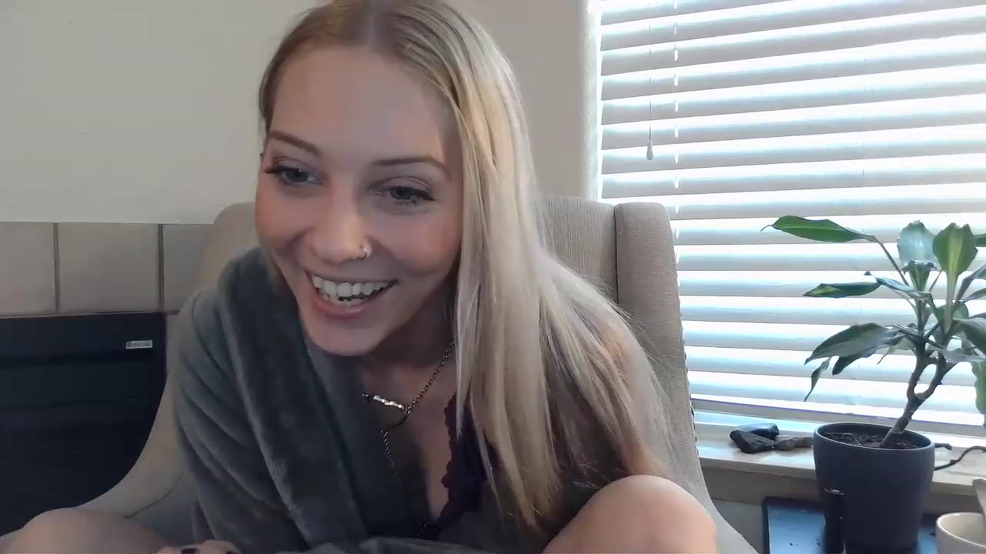 Gallery image thumbnail from Ashlynnelocks's myfreecams stream on, 02/07/2023, 19:55 image 18 of 20