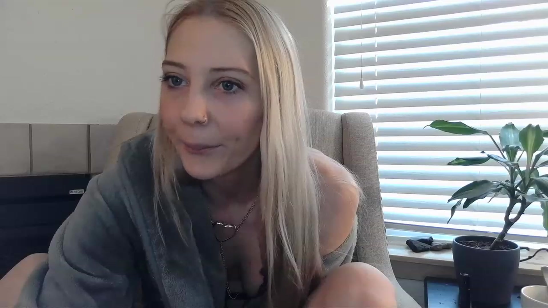 Gallery image thumbnail from Ashlynnelocks's myfreecams stream on, 02/07/2023, 19:55 image 14 of 20