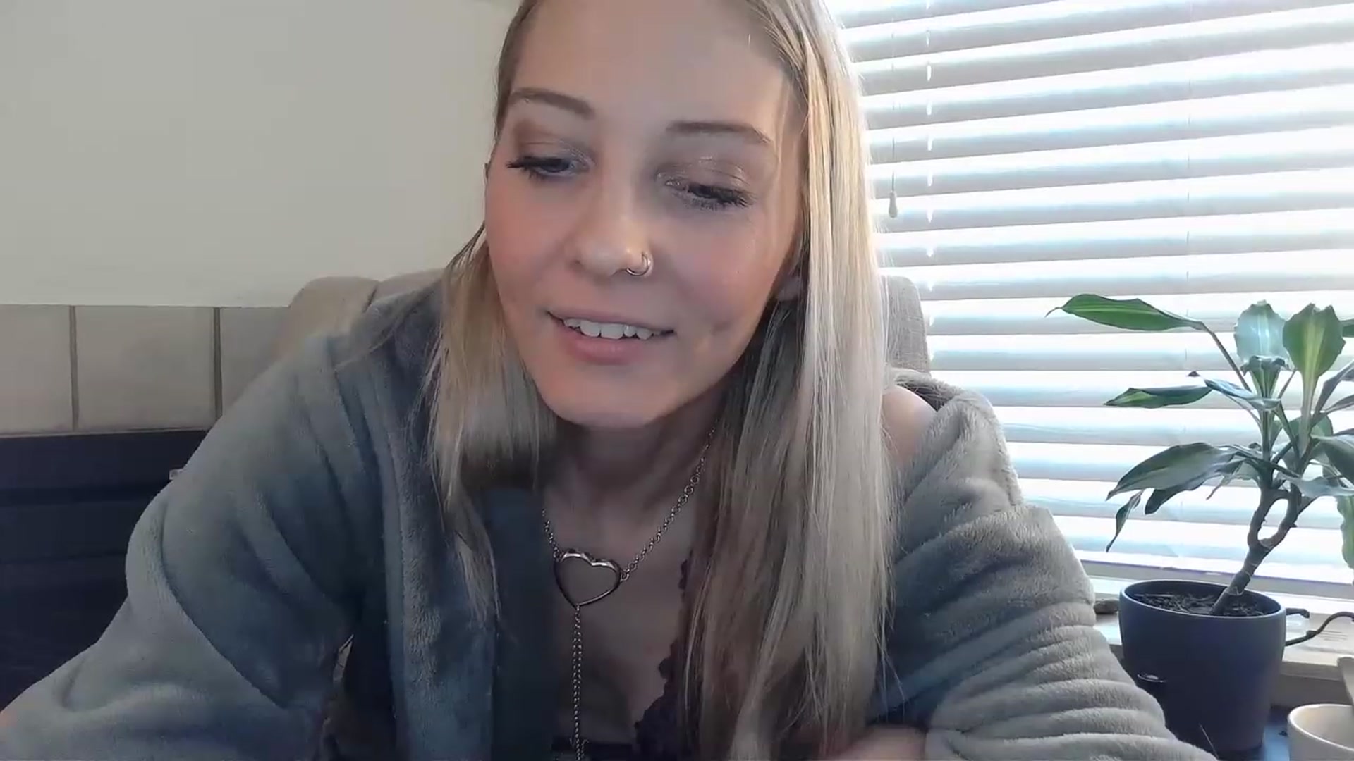 Gallery image thumbnail from Ashlynnelocks's myfreecams stream on, 02/07/2023, 19:55 image 17 of 20