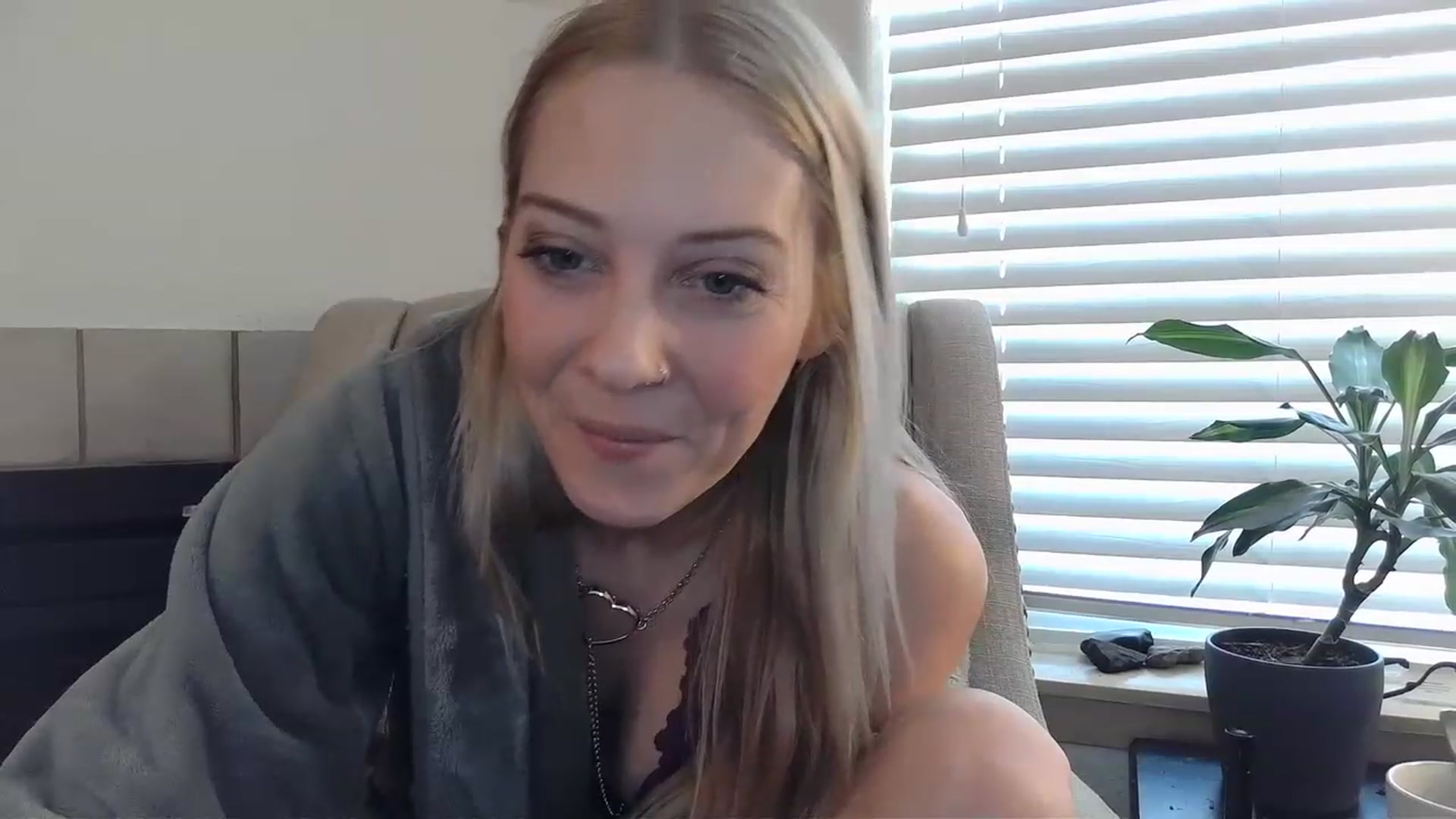Gallery image thumbnail from Ashlynnelocks's myfreecams stream on, 02/07/2023, 19:55 image 16 of 20