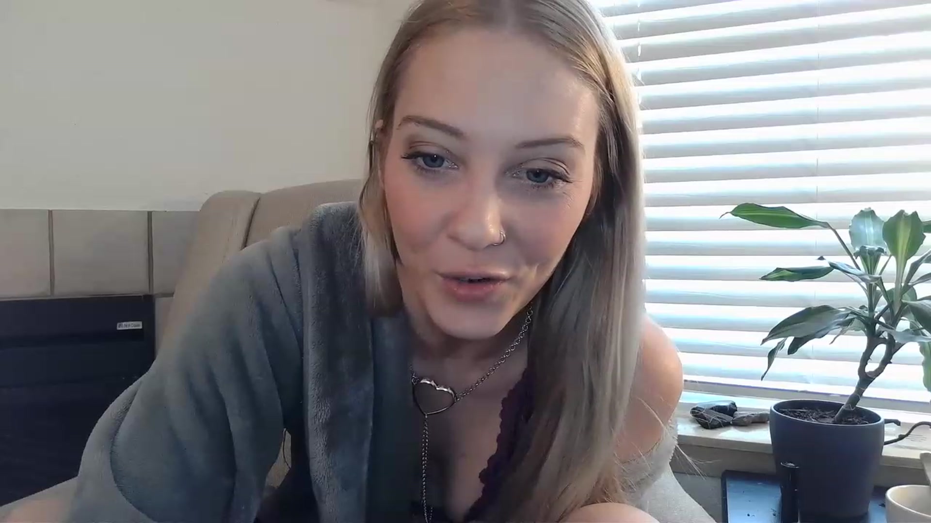 Gallery image thumbnail from Ashlynnelocks's myfreecams stream on, 02/07/2023, 19:55 image 20 of 20