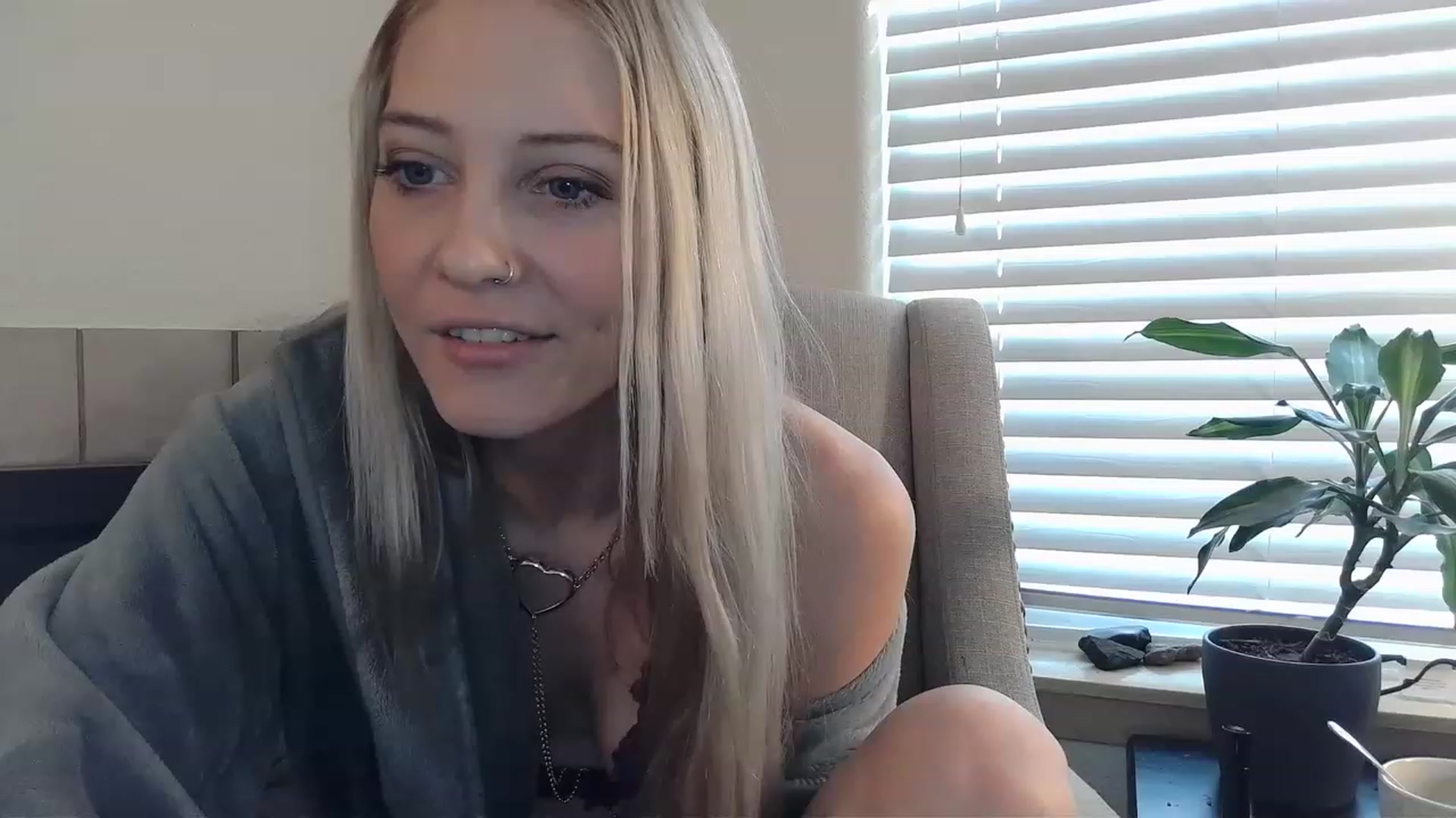 Gallery image thumbnail from Ashlynnelocks's myfreecams stream on, 02/07/2023, 19:55 image 5 of 20