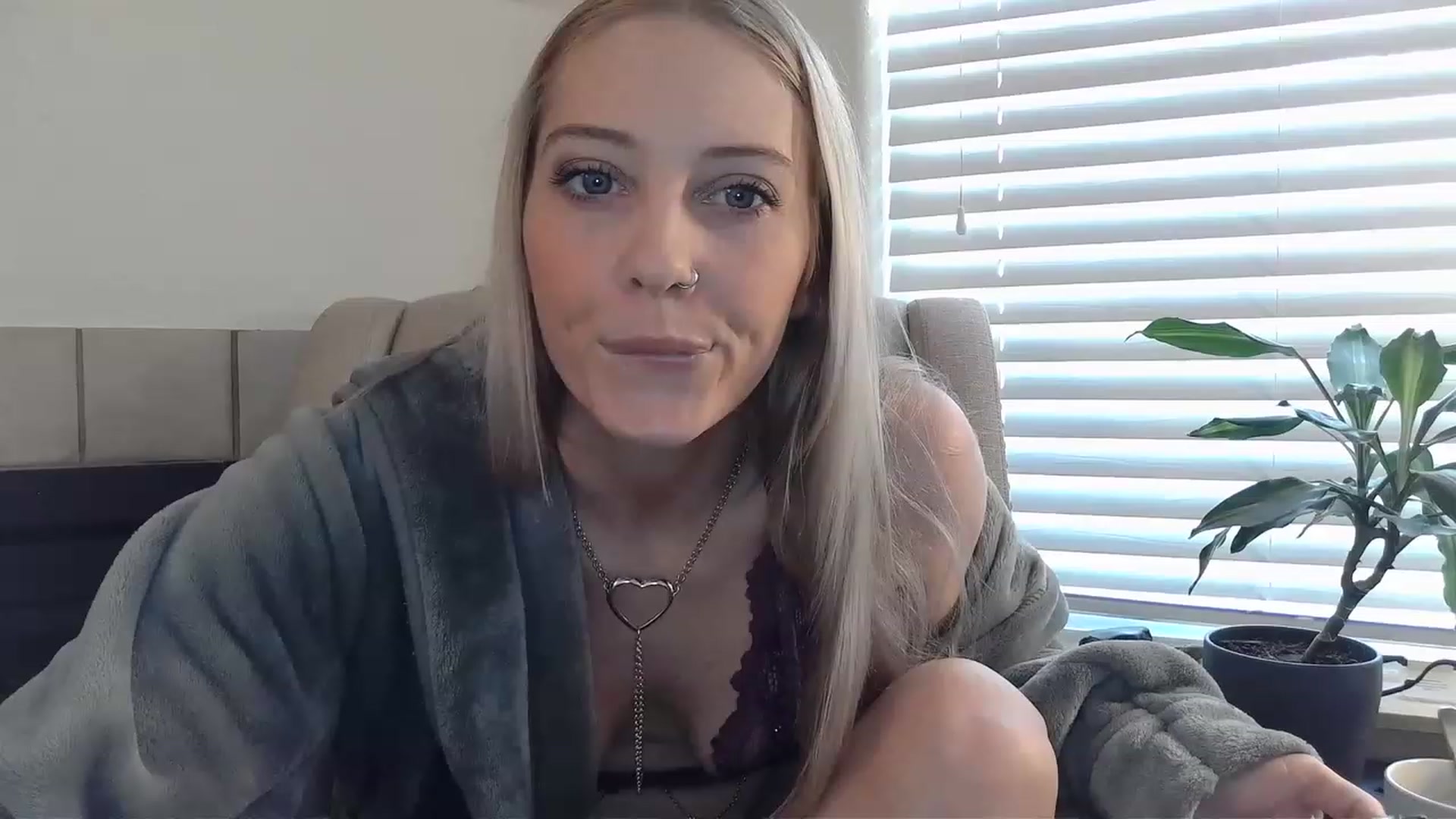 Gallery image thumbnail from Ashlynnelocks's myfreecams stream on, 02/07/2023, 19:55 image 8 of 20