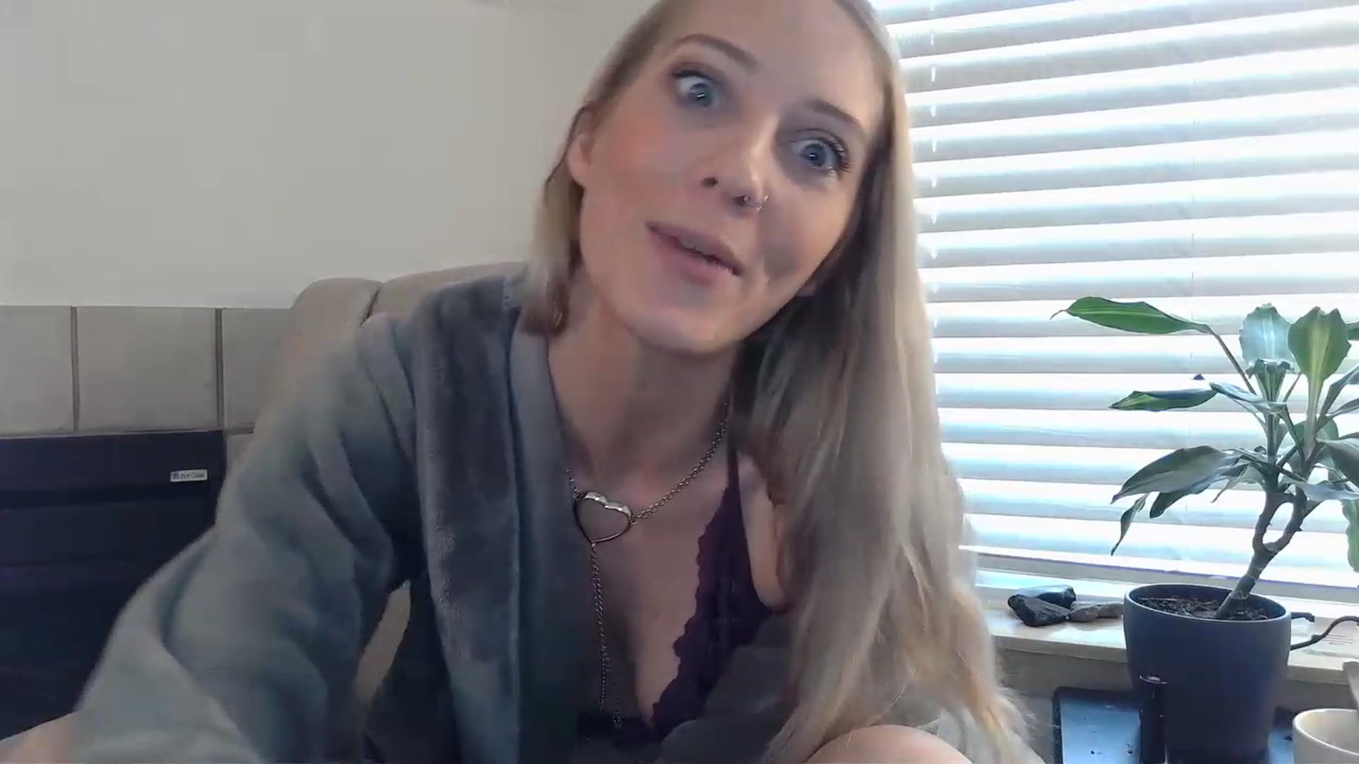 Gallery image thumbnail from Ashlynnelocks's myfreecams stream on, 02/07/2023, 19:55 image 19 of 20