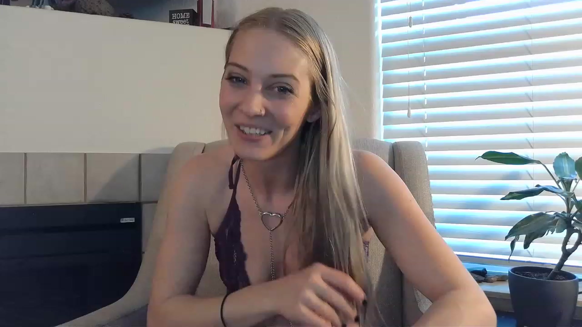 Gallery image thumbnail from Ashlynnelocks's myfreecams stream on, 02/08/2023, 24:47 image 5 of 20