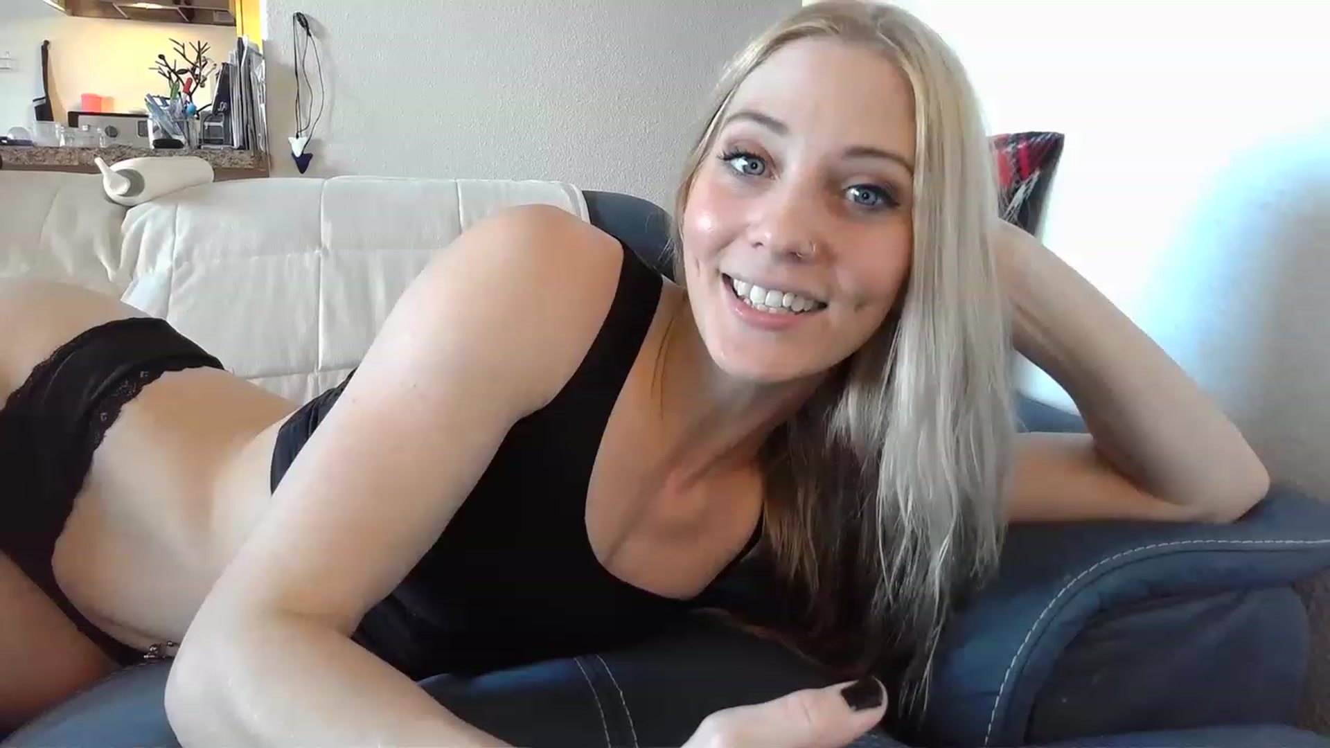 Gallery image thumbnail from Ashlynnelocks's myfreecams stream on, 02/09/2023, 21:18 image 5 of 20