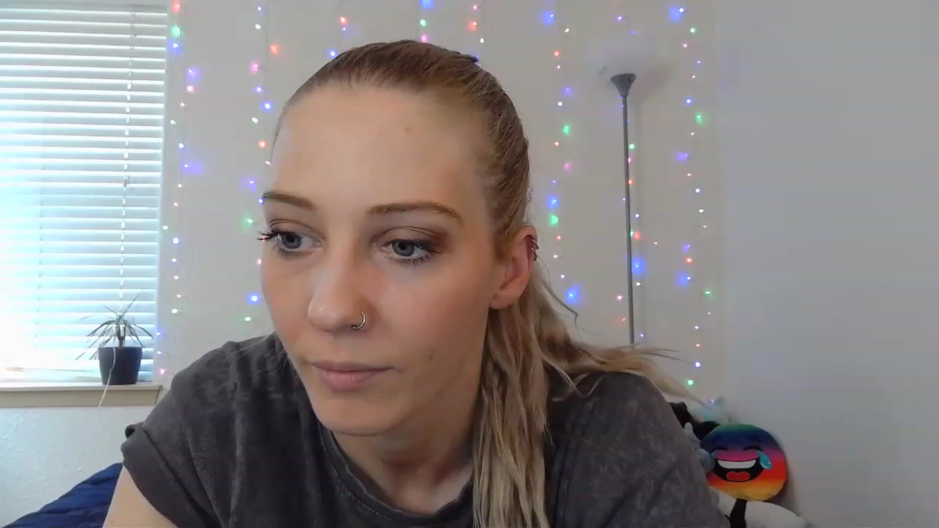 Gallery image thumbnail from Ashlynnelocks's myfreecams stream on, 02/13/2023, 22:54 image 18 of 20