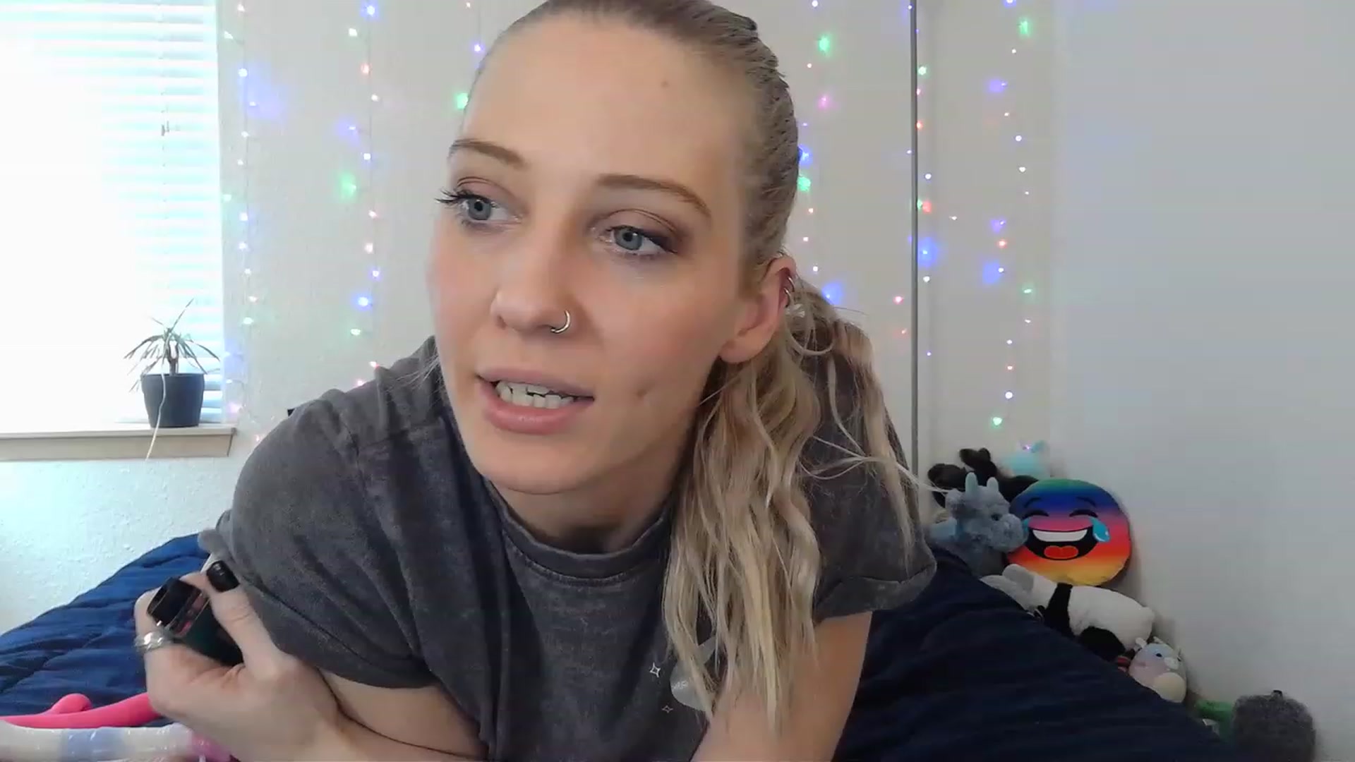 Gallery image thumbnail from Ashlynnelocks's myfreecams stream on, 02/13/2023, 22:54 image 20 of 20