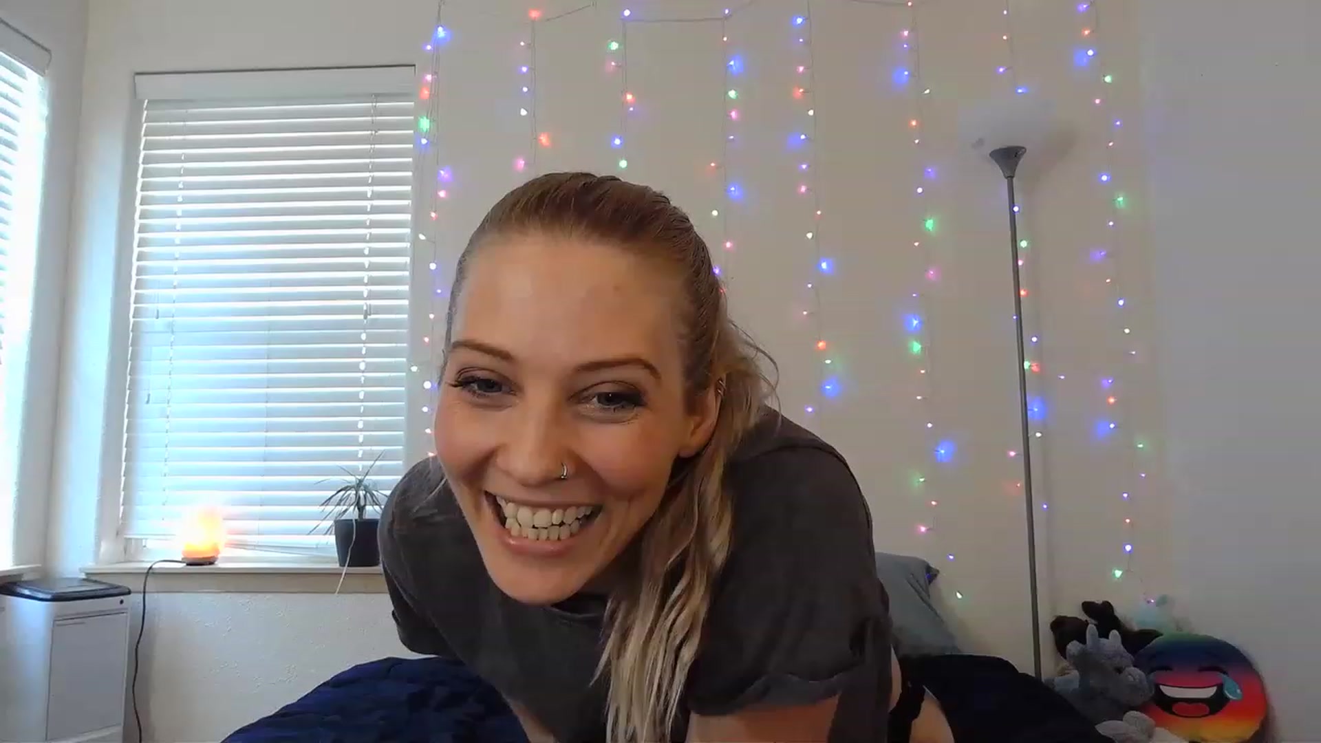 Gallery image thumbnail from Ashlynnelocks's myfreecams stream on, 02/13/2023, 22:54 image 9 of 20