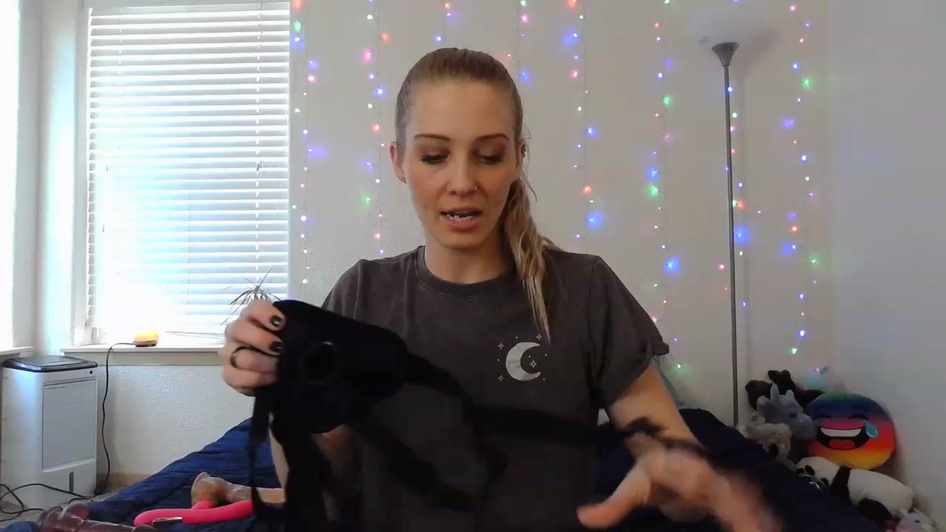 Gallery image thumbnail from Ashlynnelocks's myfreecams stream on, 02/13/2023, 22:54 image 8 of 20