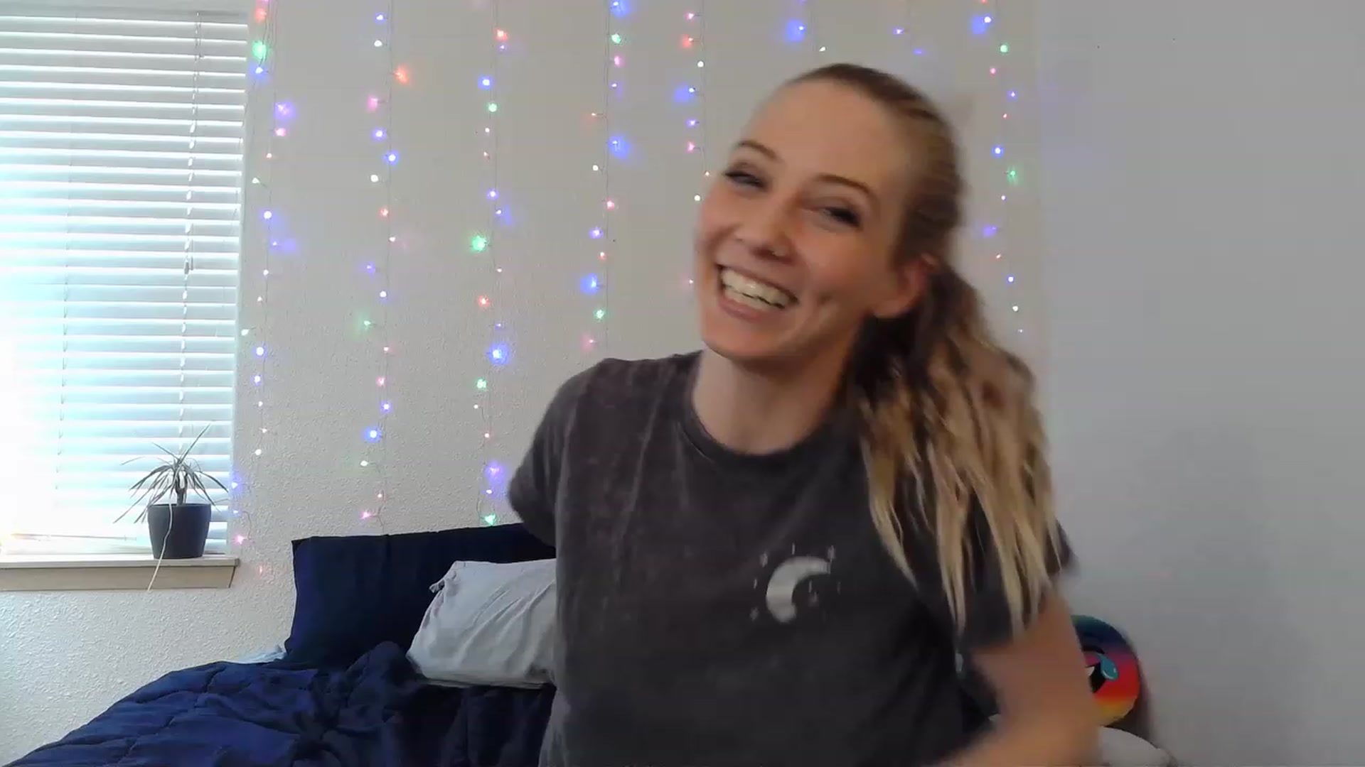 Gallery image thumbnail from Ashlynnelocks's myfreecams stream on, 02/13/2023, 22:54 image 16 of 20