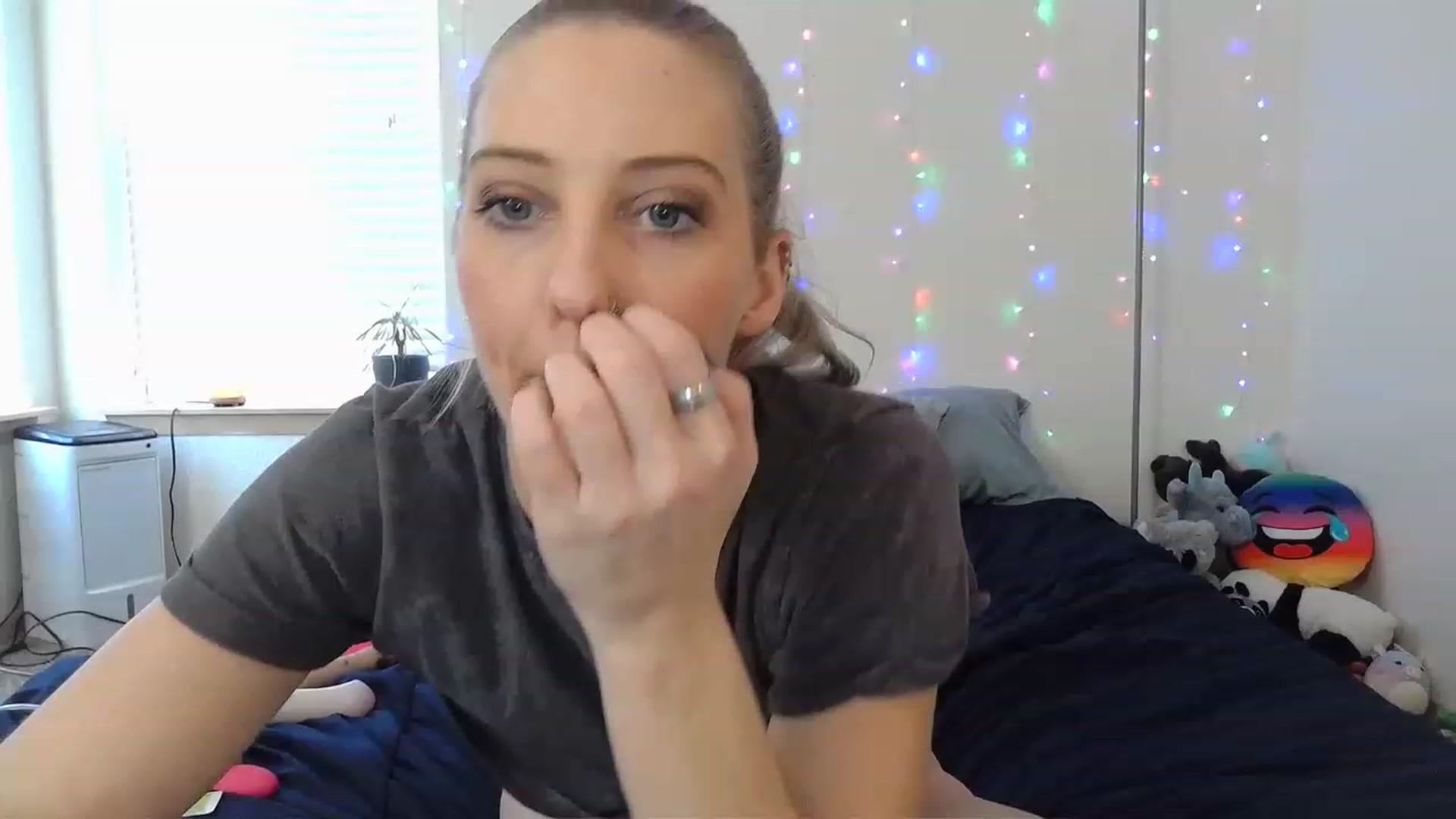 Gallery image thumbnail from Ashlynnelocks's myfreecams stream on, 02/13/2023, 22:54 image 6 of 20
