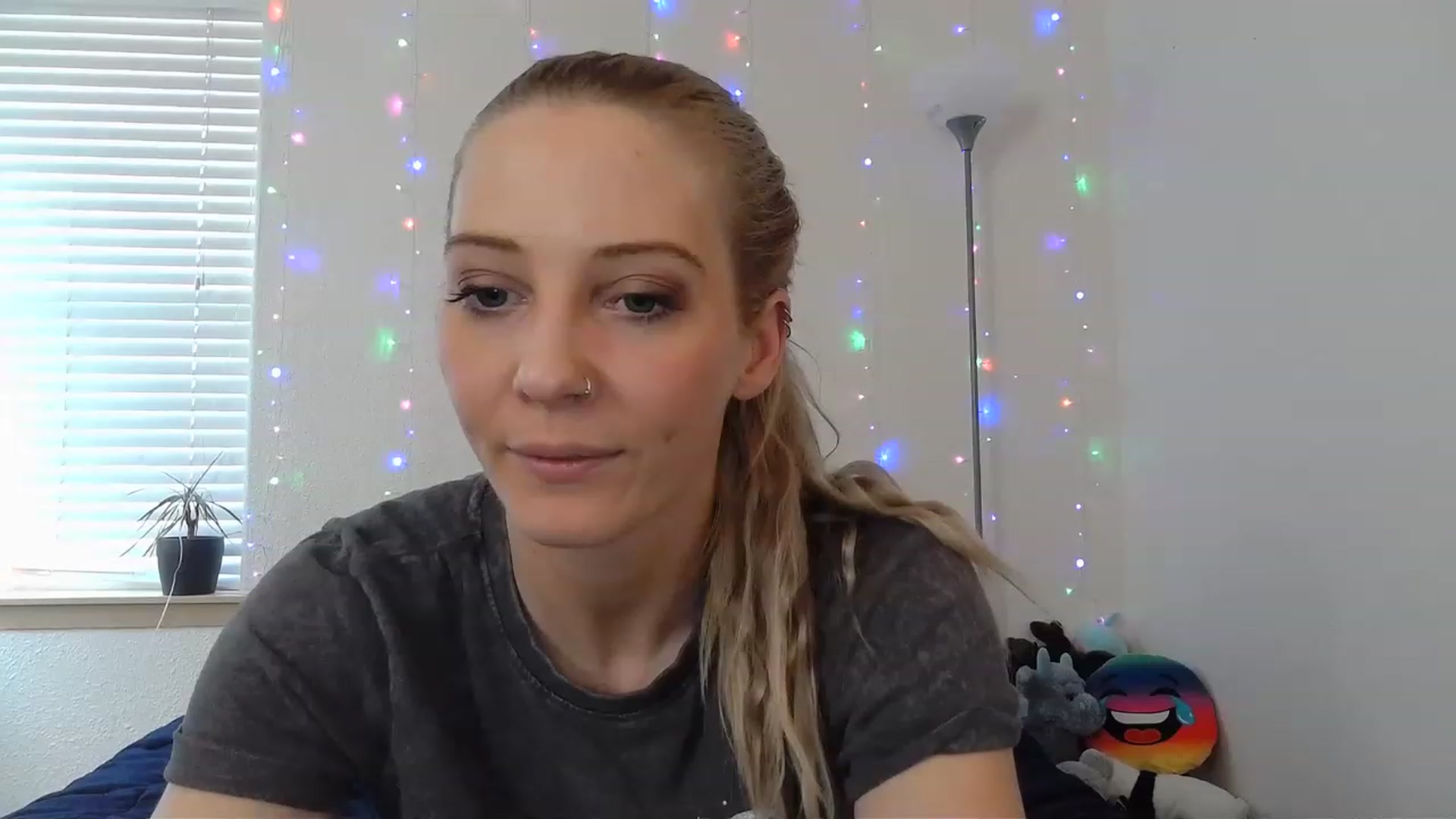 Gallery image thumbnail from Ashlynnelocks's myfreecams stream on, 02/13/2023, 22:54 image 15 of 20