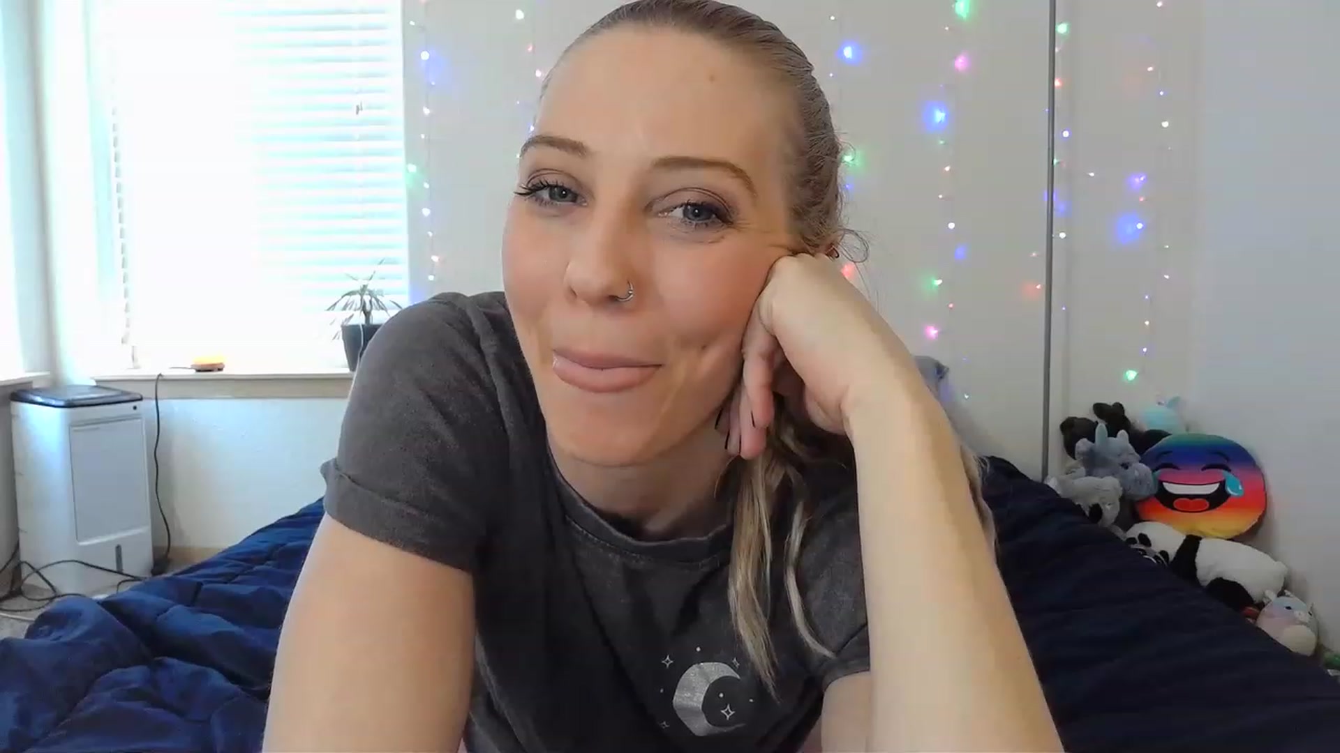 Gallery image thumbnail from Ashlynnelocks's myfreecams stream on, 02/13/2023, 22:54 image 4 of 20