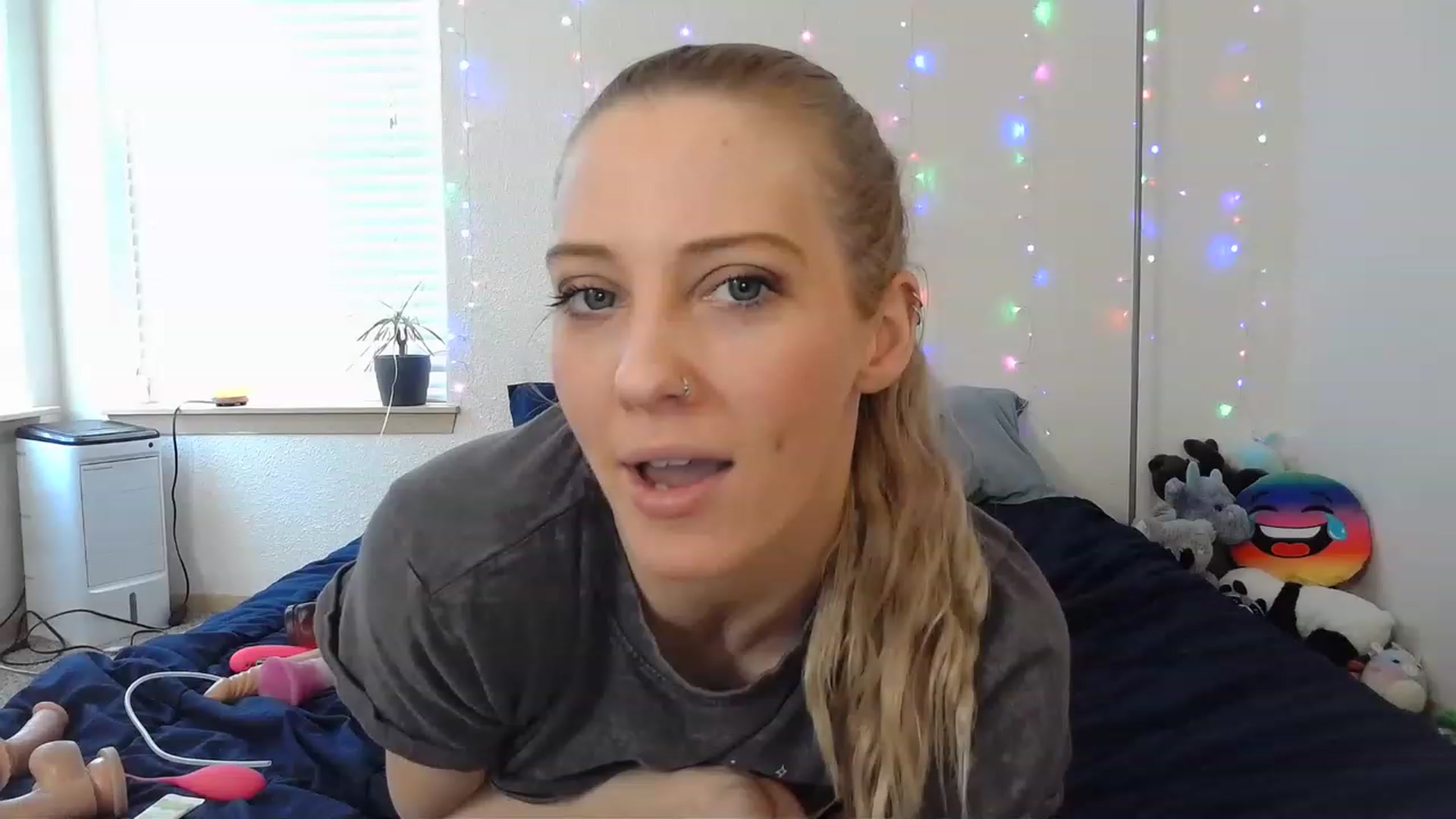 Gallery image thumbnail from Ashlynnelocks's myfreecams stream on, 02/13/2023, 22:54 image 5 of 20