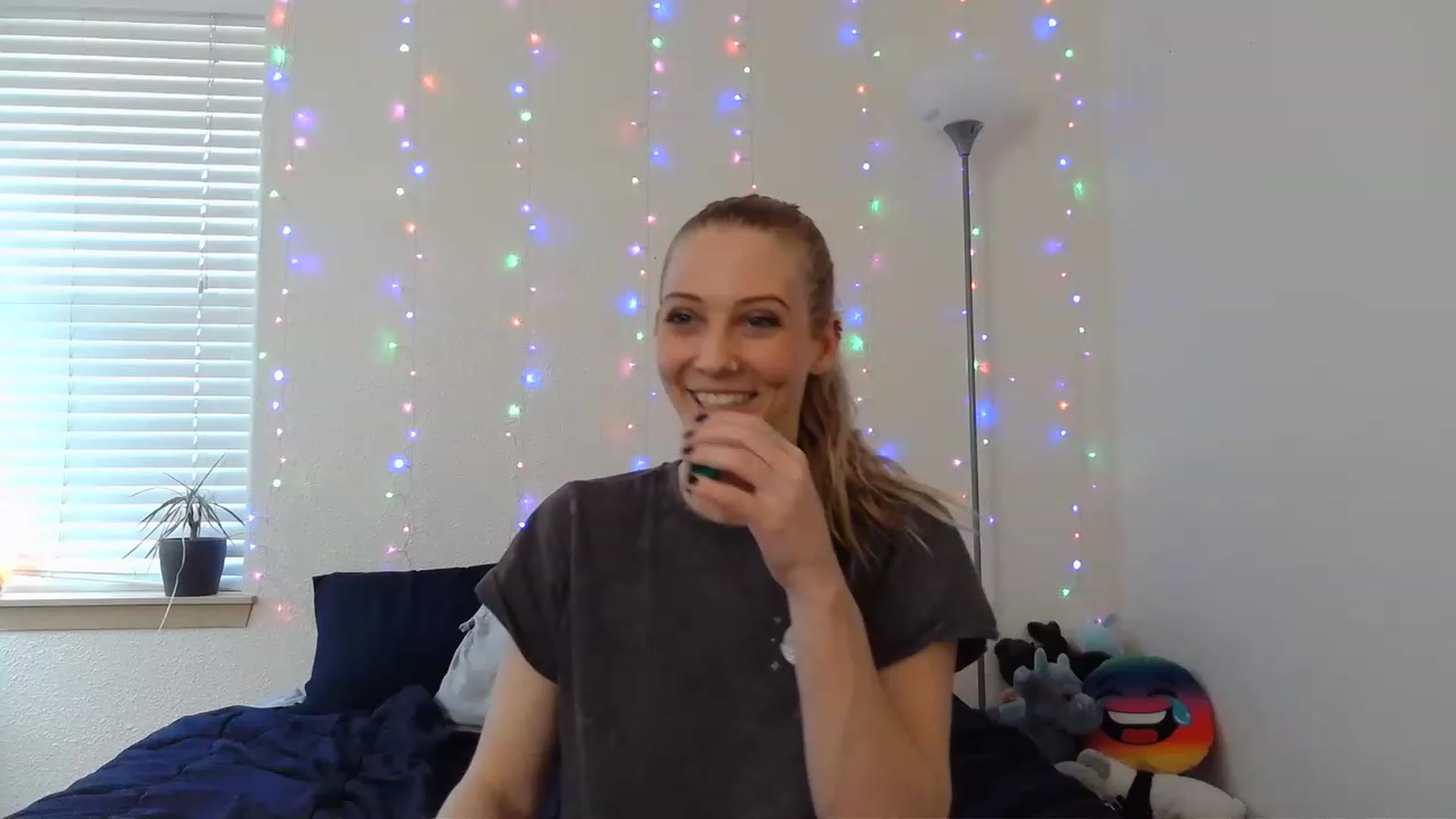 Gallery image thumbnail from Ashlynnelocks's myfreecams stream on, 02/13/2023, 22:54 image 19 of 20