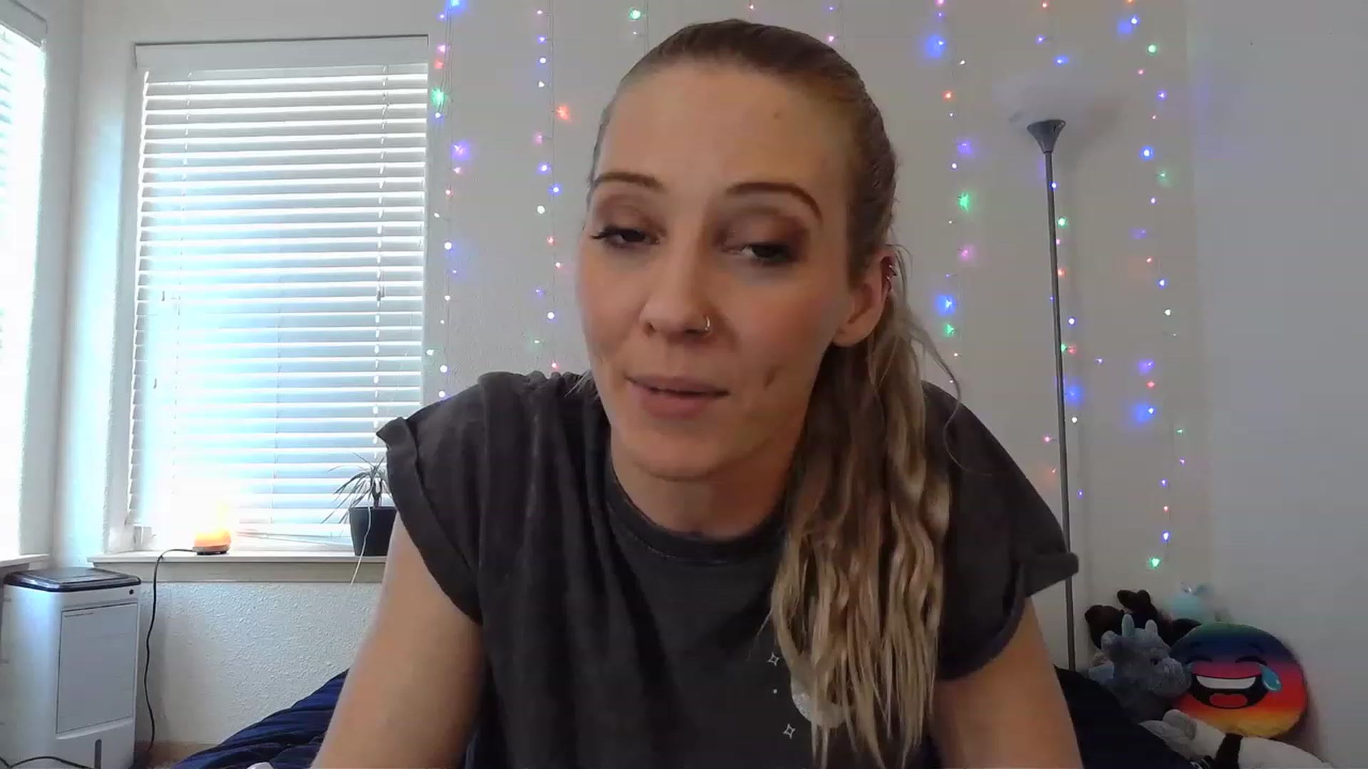 Gallery image thumbnail from Ashlynnelocks's myfreecams stream on, 02/13/2023, 22:54 image 11 of 20