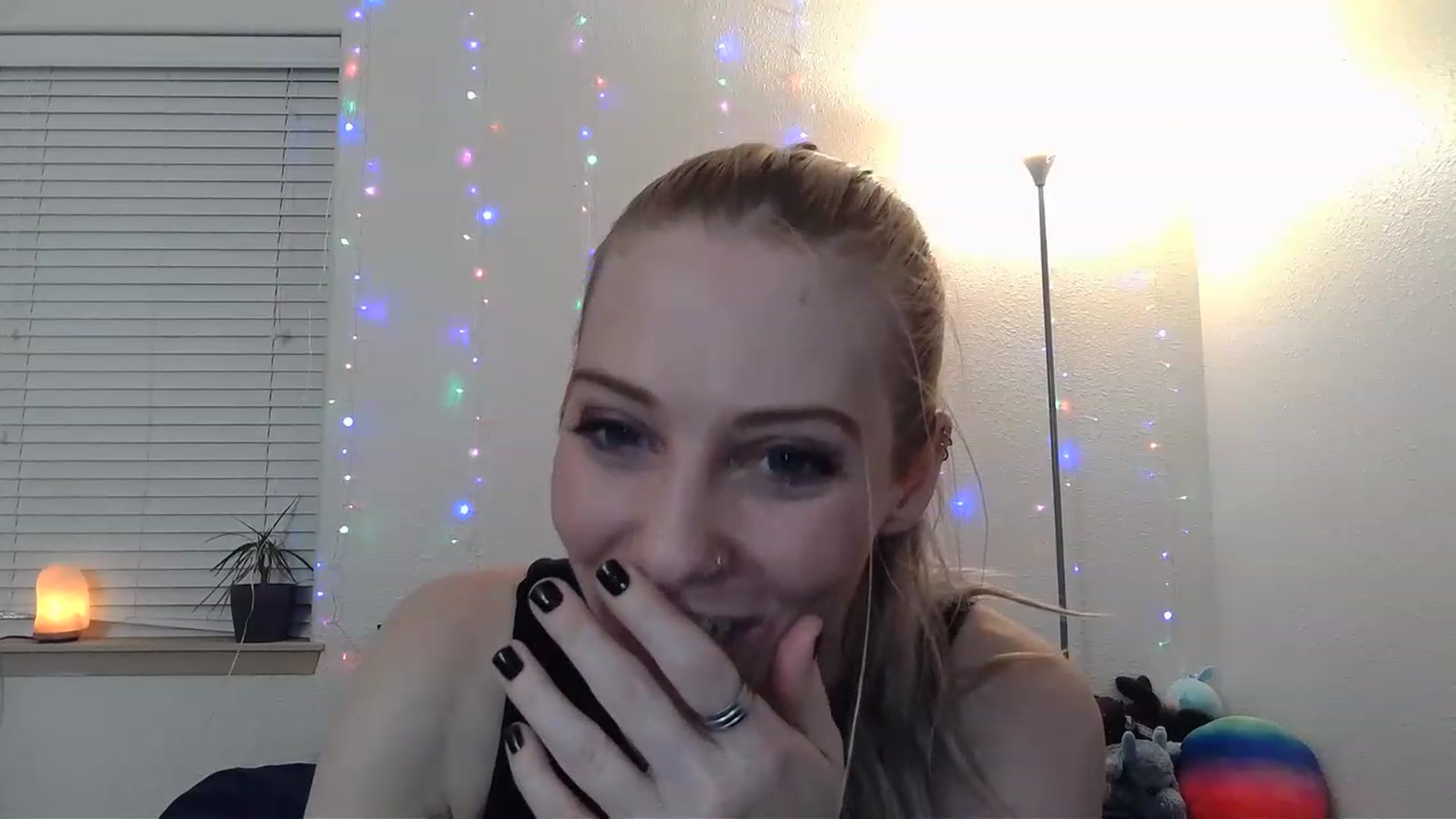 Gallery image thumbnail from Ashlynnelocks's myfreecams stream on, 02/14/2023, 03:03 image 19 of 20