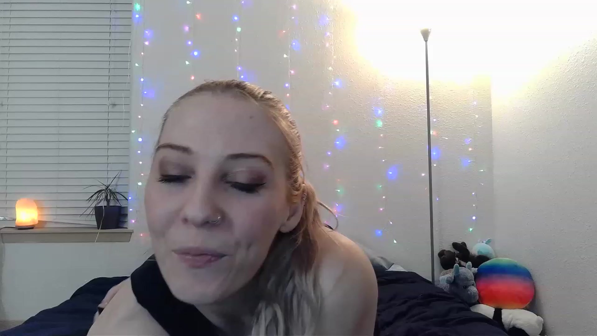 Gallery image thumbnail from Ashlynnelocks's myfreecams stream on, 02/14/2023, 03:03 image 14 of 20