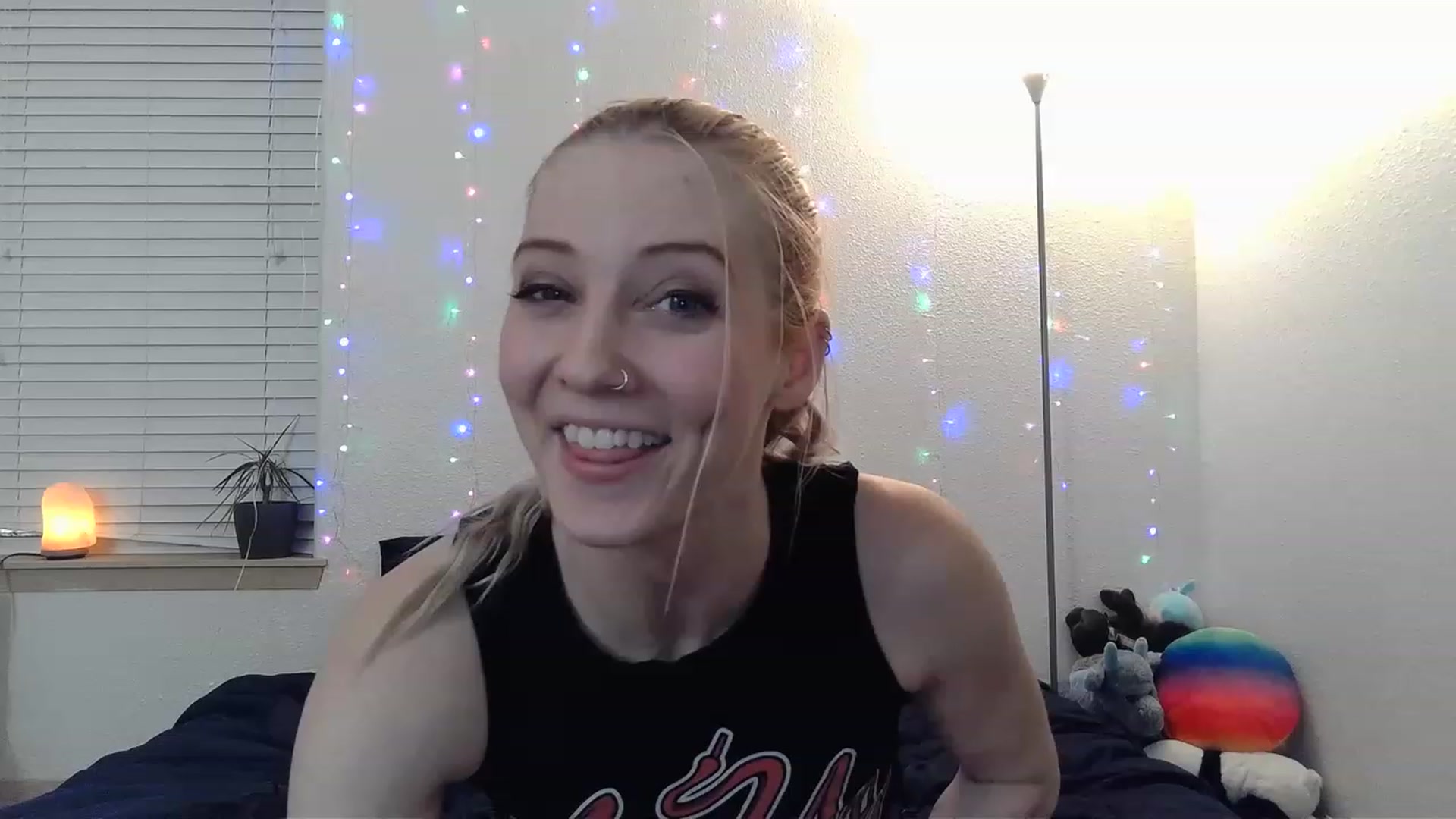 Gallery image thumbnail from Ashlynnelocks's myfreecams stream on, 02/14/2023, 03:03 image 13 of 20