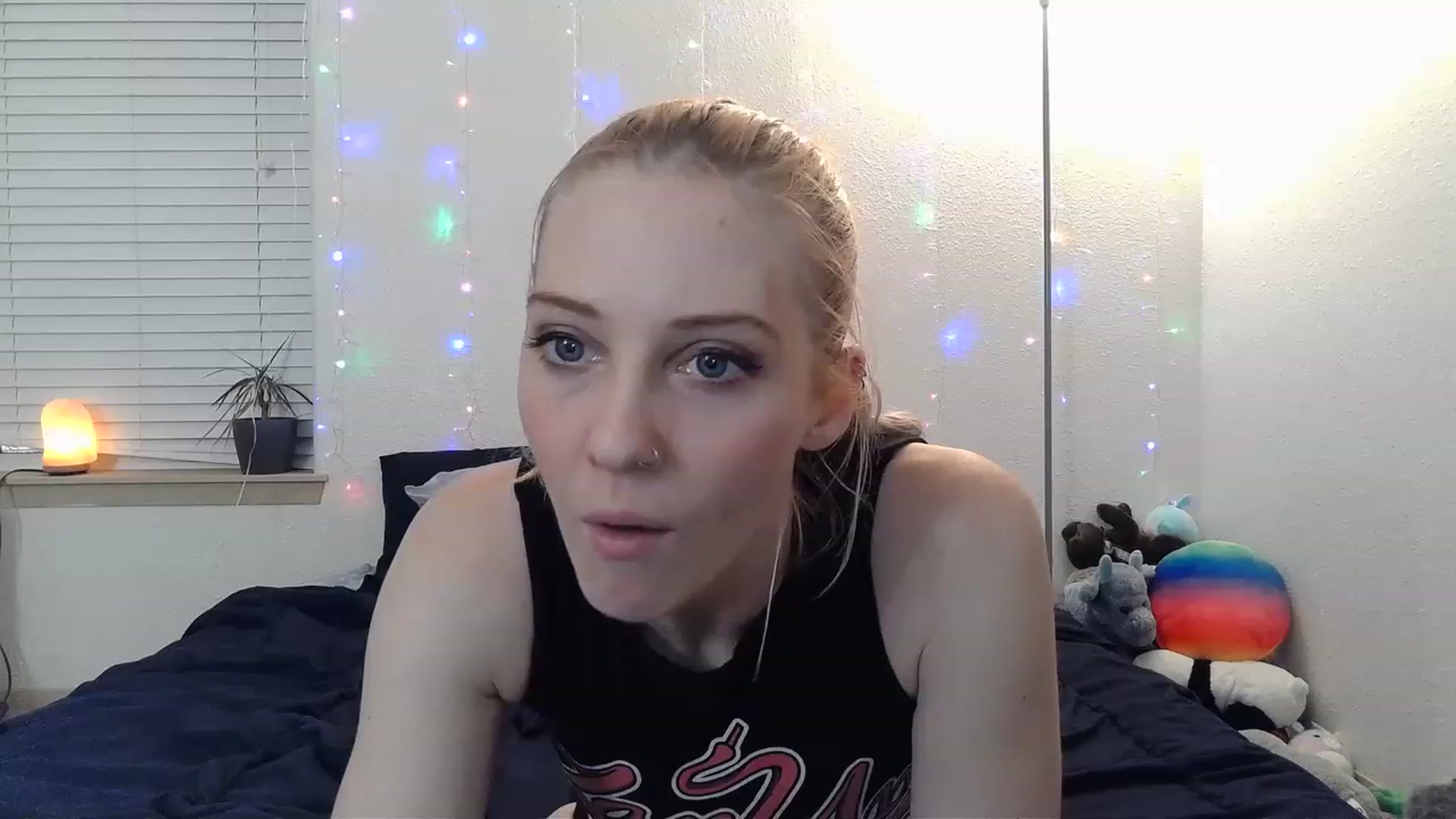 Gallery image thumbnail from Ashlynnelocks's myfreecams stream on, 02/14/2023, 03:03 image 10 of 20
