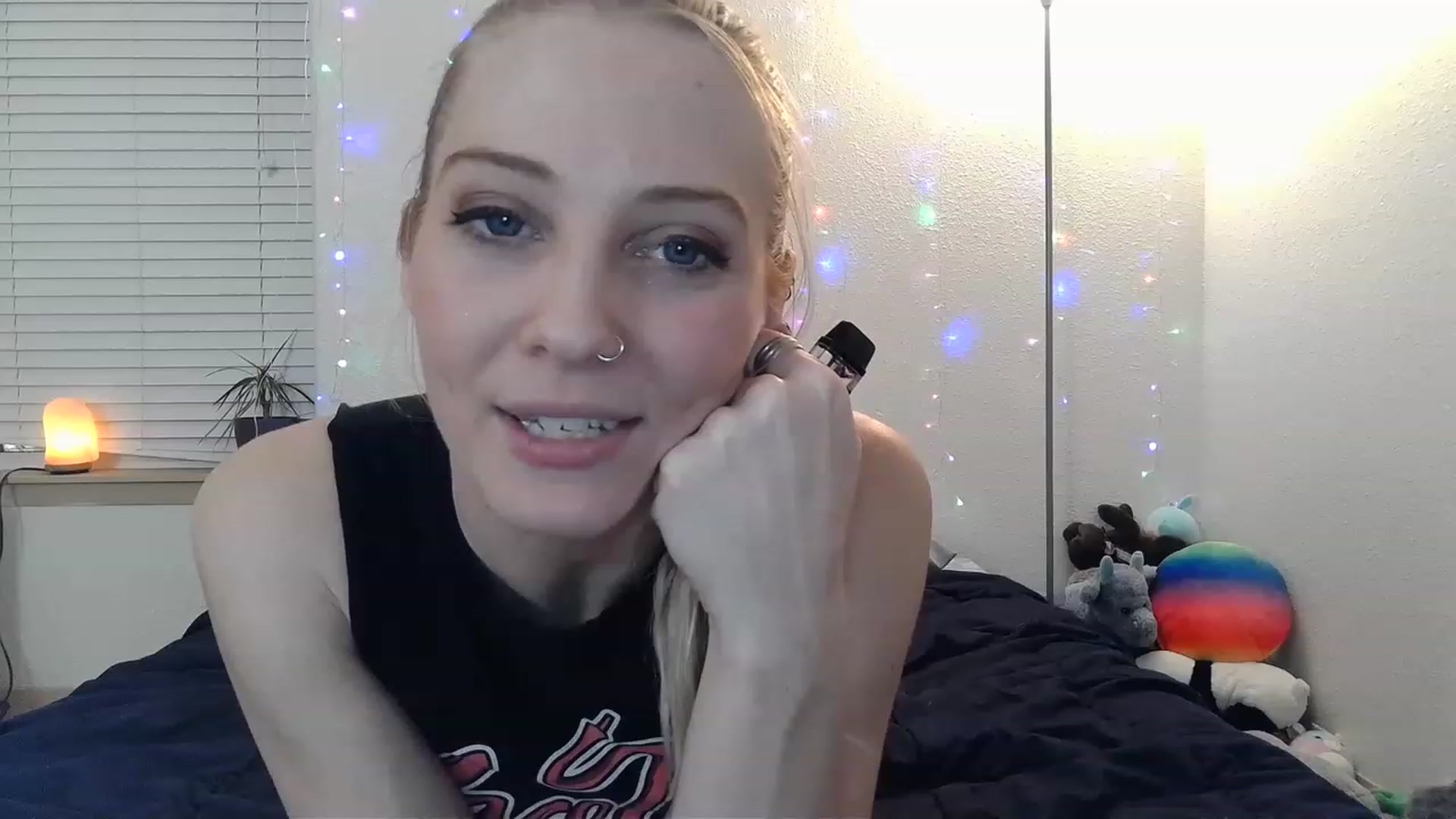 Gallery image thumbnail from Ashlynnelocks's myfreecams stream on, 02/14/2023, 03:03 image 12 of 20