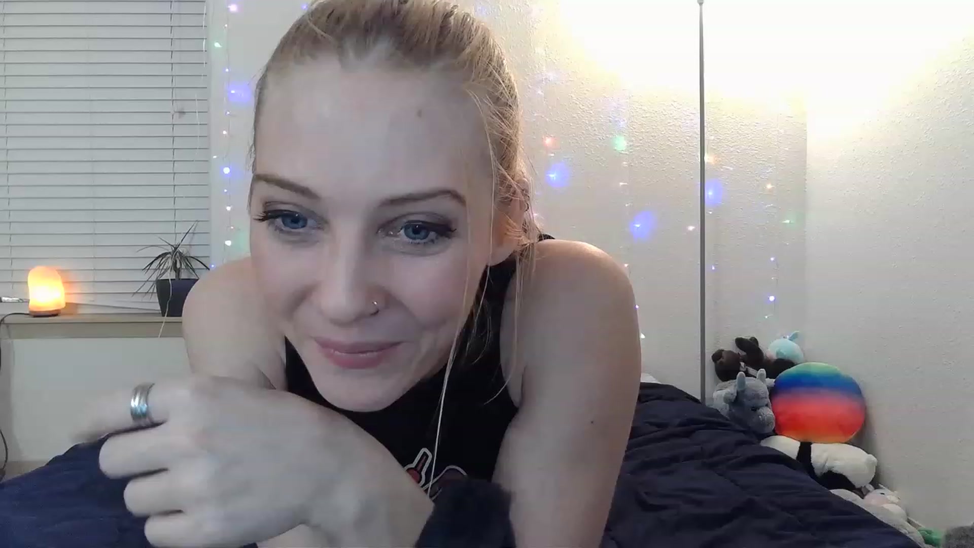 Gallery image thumbnail from Ashlynnelocks's myfreecams stream on, 02/14/2023, 03:03 image 11 of 20