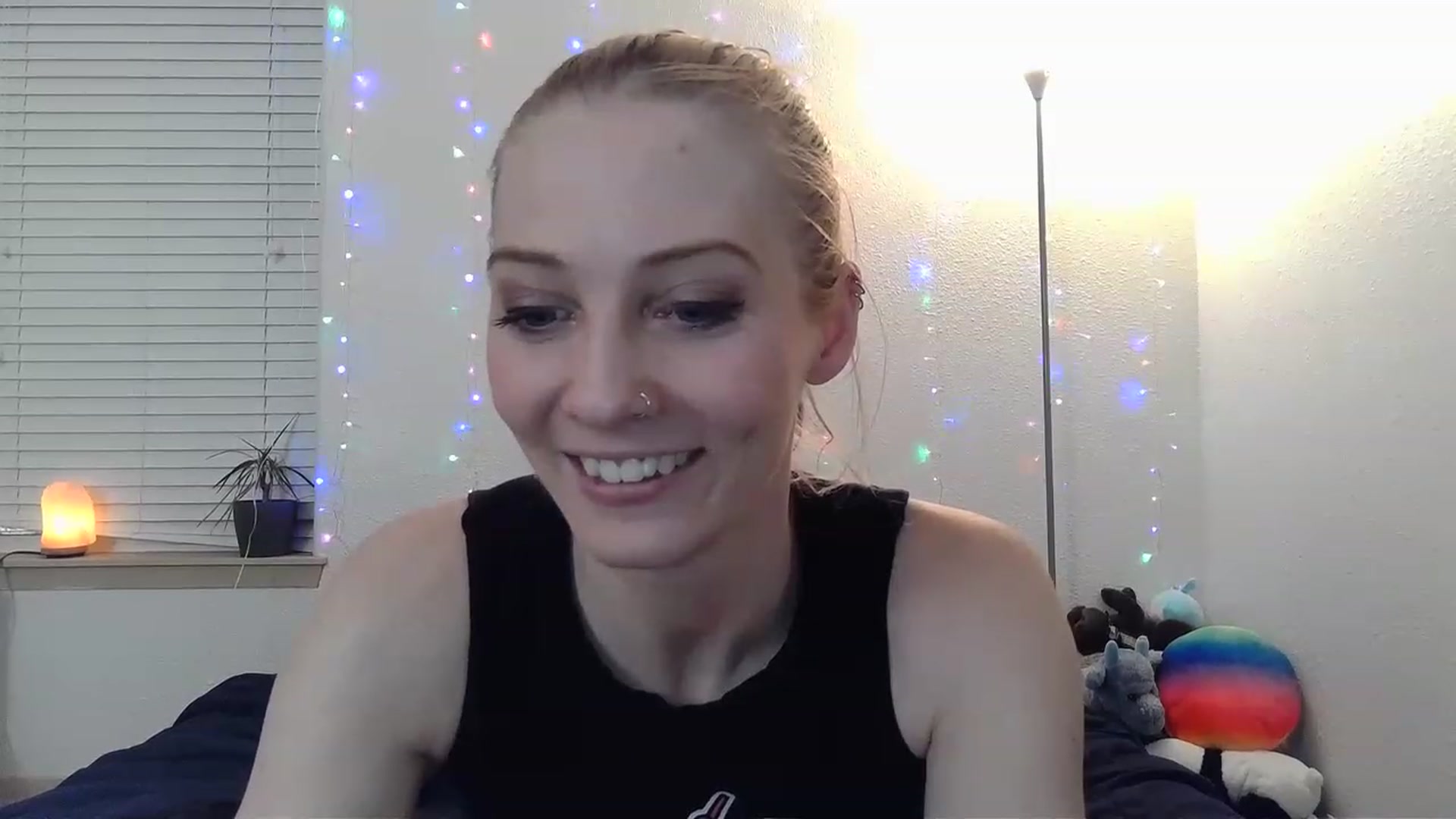 Gallery image thumbnail from Ashlynnelocks's myfreecams stream on, 02/14/2023, 03:03 image 16 of 20
