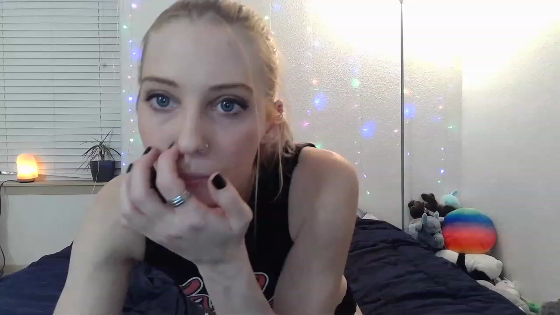 Gallery image thumbnail from Ashlynnelocks's myfreecams stream on, 02/14/2023, 03:03 image 9 of 20