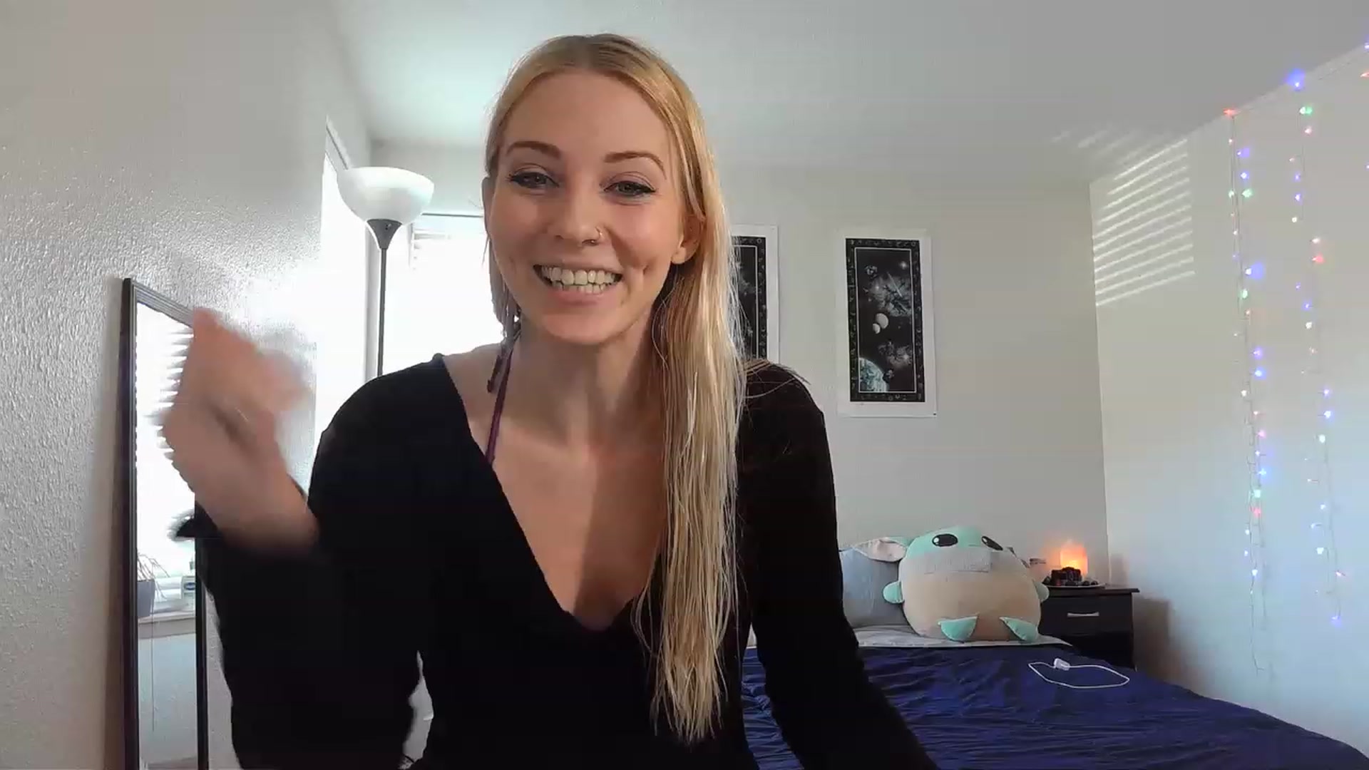Gallery image thumbnail from Ashlynnelocks's myfreecams stream on, 03/01/2023, 21:29 image 1 of 20
