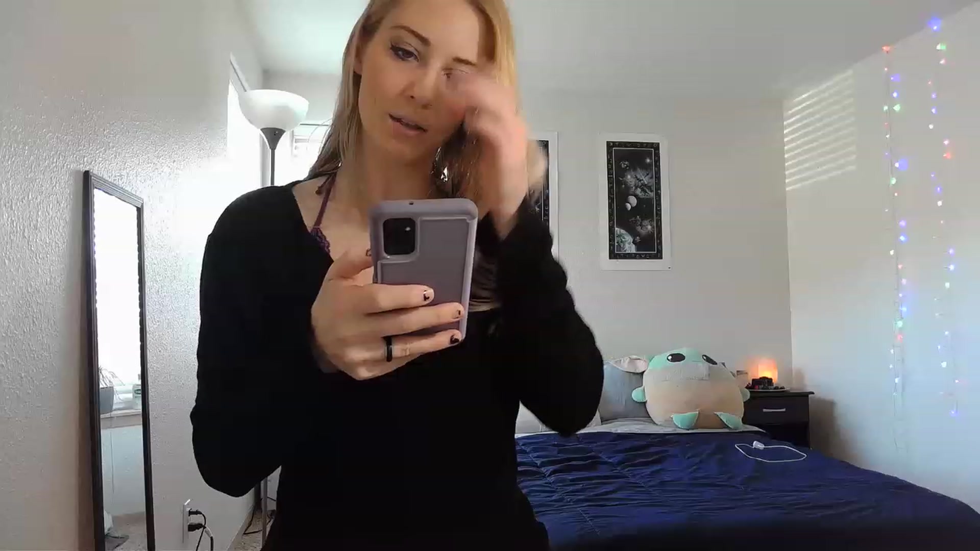 Gallery image thumbnail from Ashlynnelocks's myfreecams stream on, 03/01/2023, 21:29 image 3 of 20