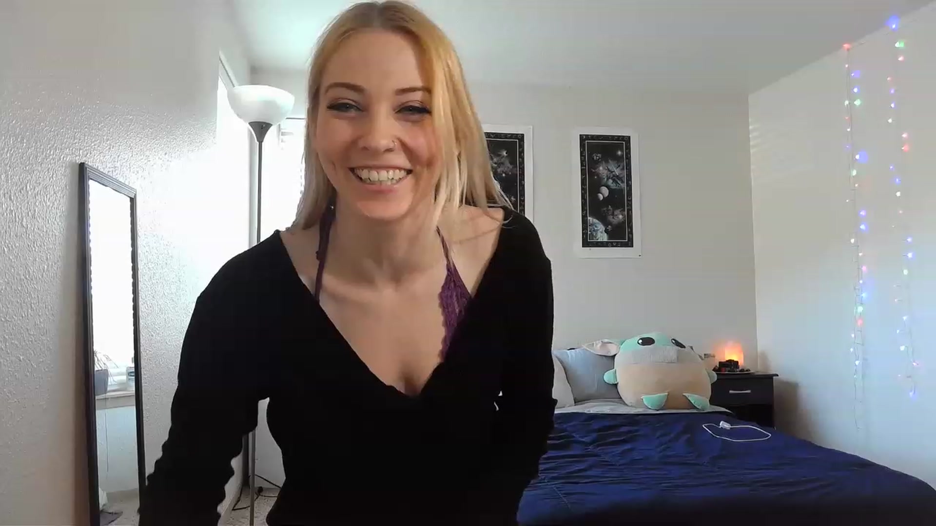 Gallery image thumbnail from Ashlynnelocks's myfreecams stream on, 03/01/2023, 21:29 image 14 of 20