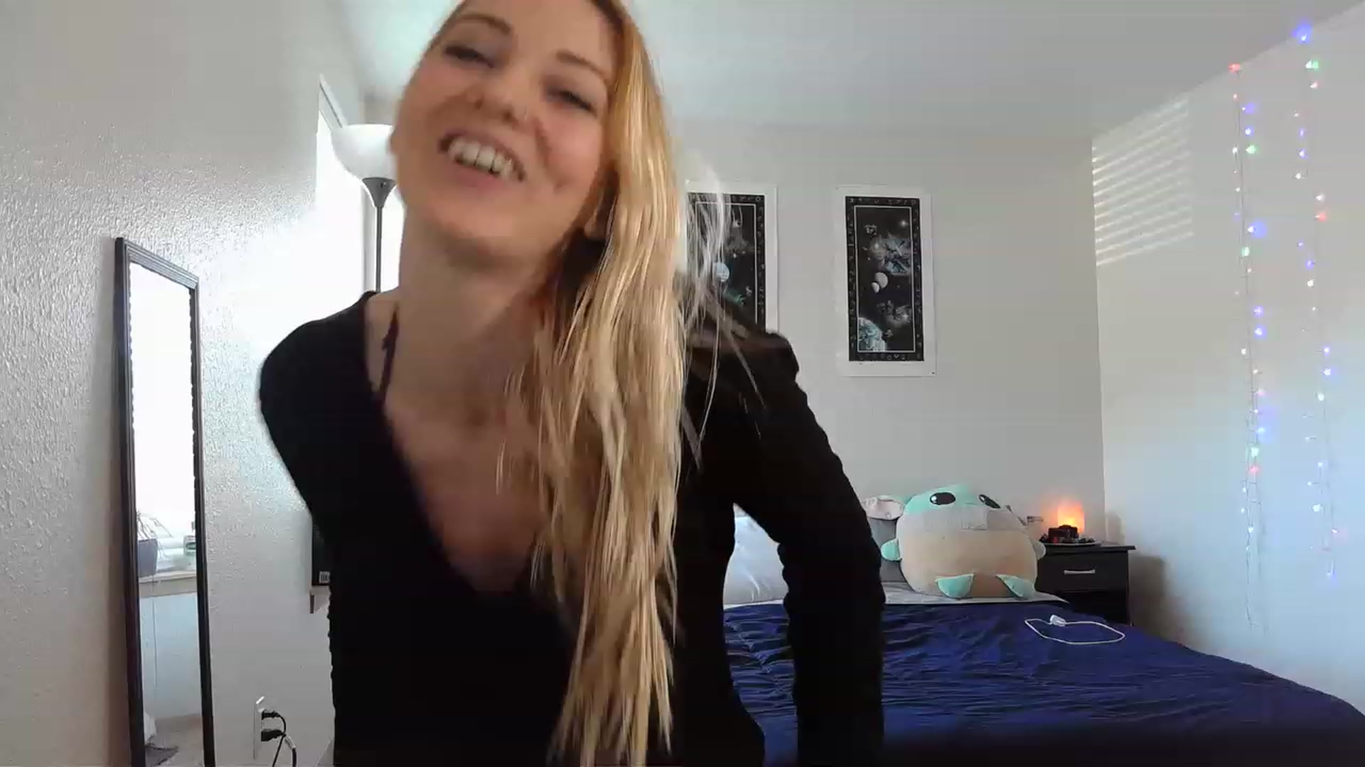 Gallery image thumbnail from Ashlynnelocks's myfreecams stream on, 03/01/2023, 21:29 image 5 of 20