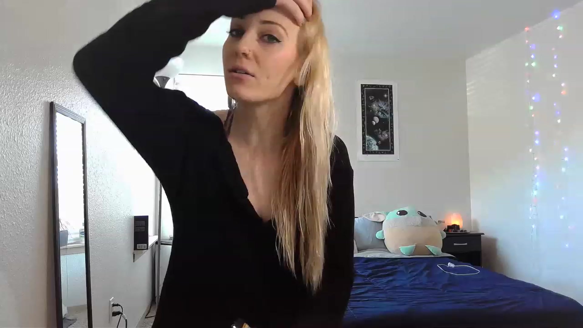 Gallery image thumbnail from Ashlynnelocks's myfreecams stream on, 03/01/2023, 21:29 image 11 of 20