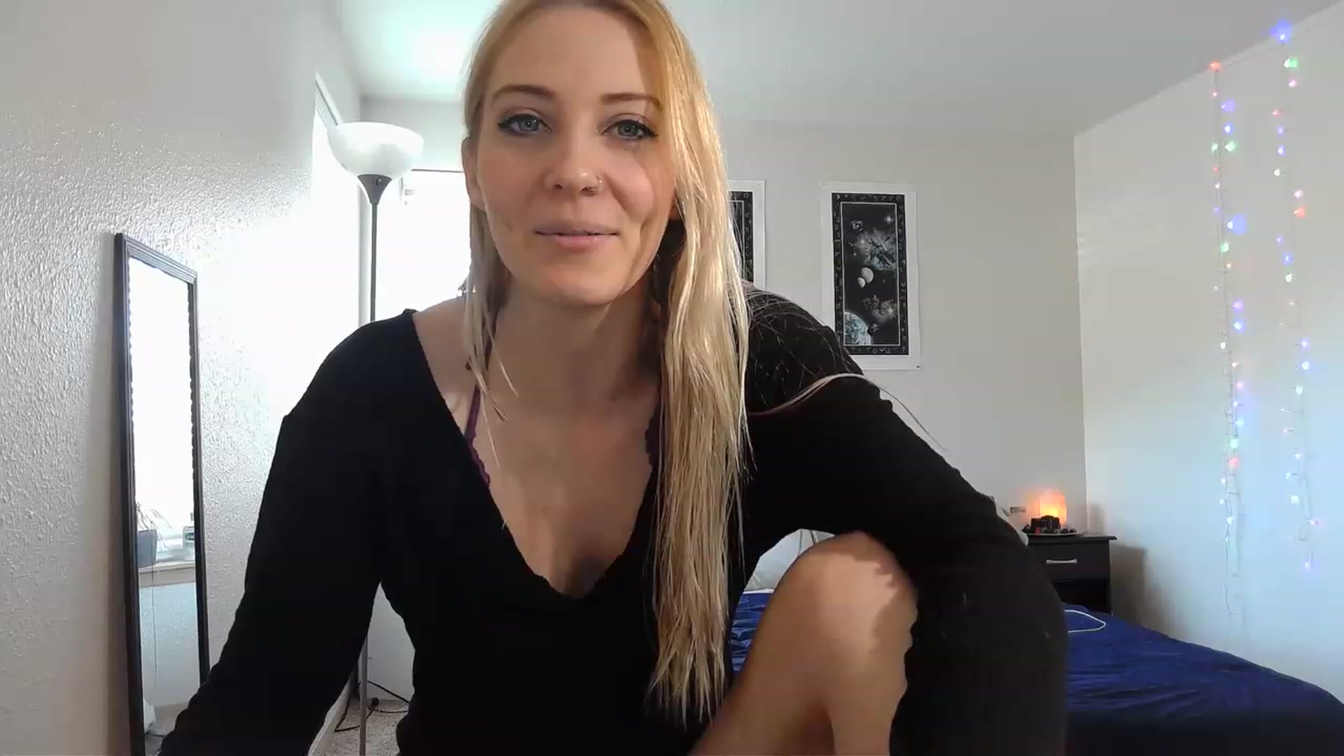 Gallery image thumbnail from Ashlynnelocks's myfreecams stream on, 03/01/2023, 21:29 image 16 of 20
