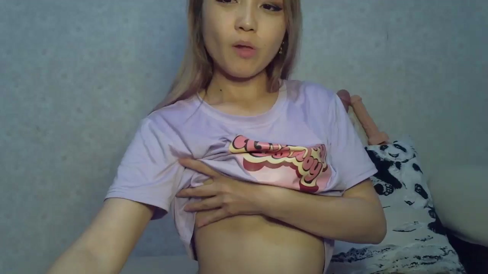 Gallery image thumbnail from AsiCuteBaby's myfreecams stream on, 05/04/2024, 15:43 image 6 of 20