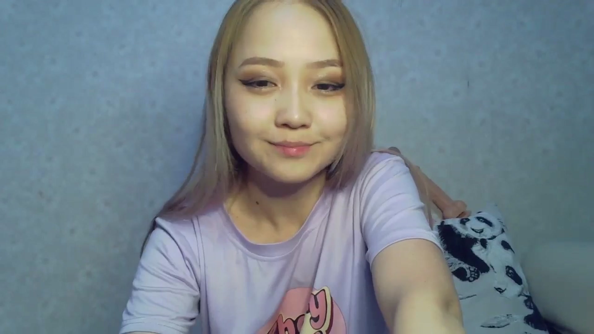 Gallery image thumbnail from AsiCuteBaby's myfreecams stream on, 05/04/2024, 15:43 image 14 of 20
