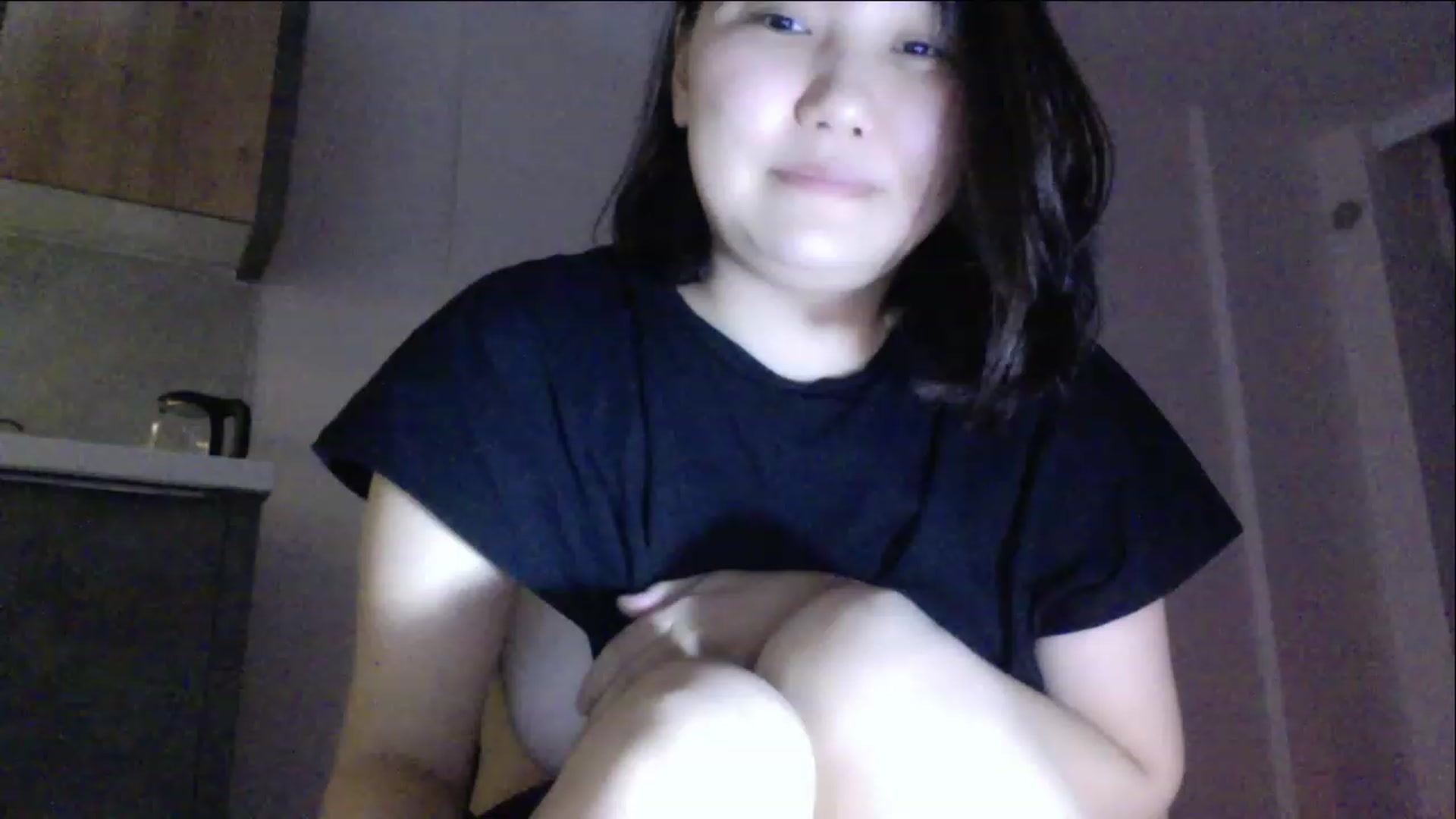 Gallery image thumbnail from AsianAkame's myfreecams stream on, 12/16/2022, 23:52 image 1 of 20