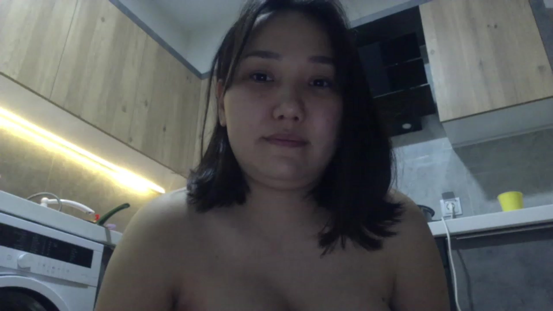 Gallery image thumbnail from AsianAkame's myfreecams stream on, 01/15/2023, 21:35 image 3 of 20