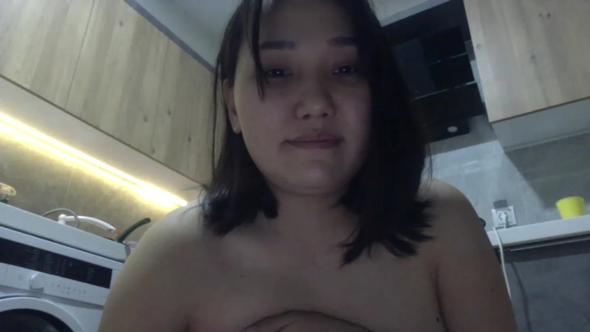 Gallery image thumbnail from AsianAkame's myfreecams stream on, 01/15/2023, 21:35 image 5 of 20