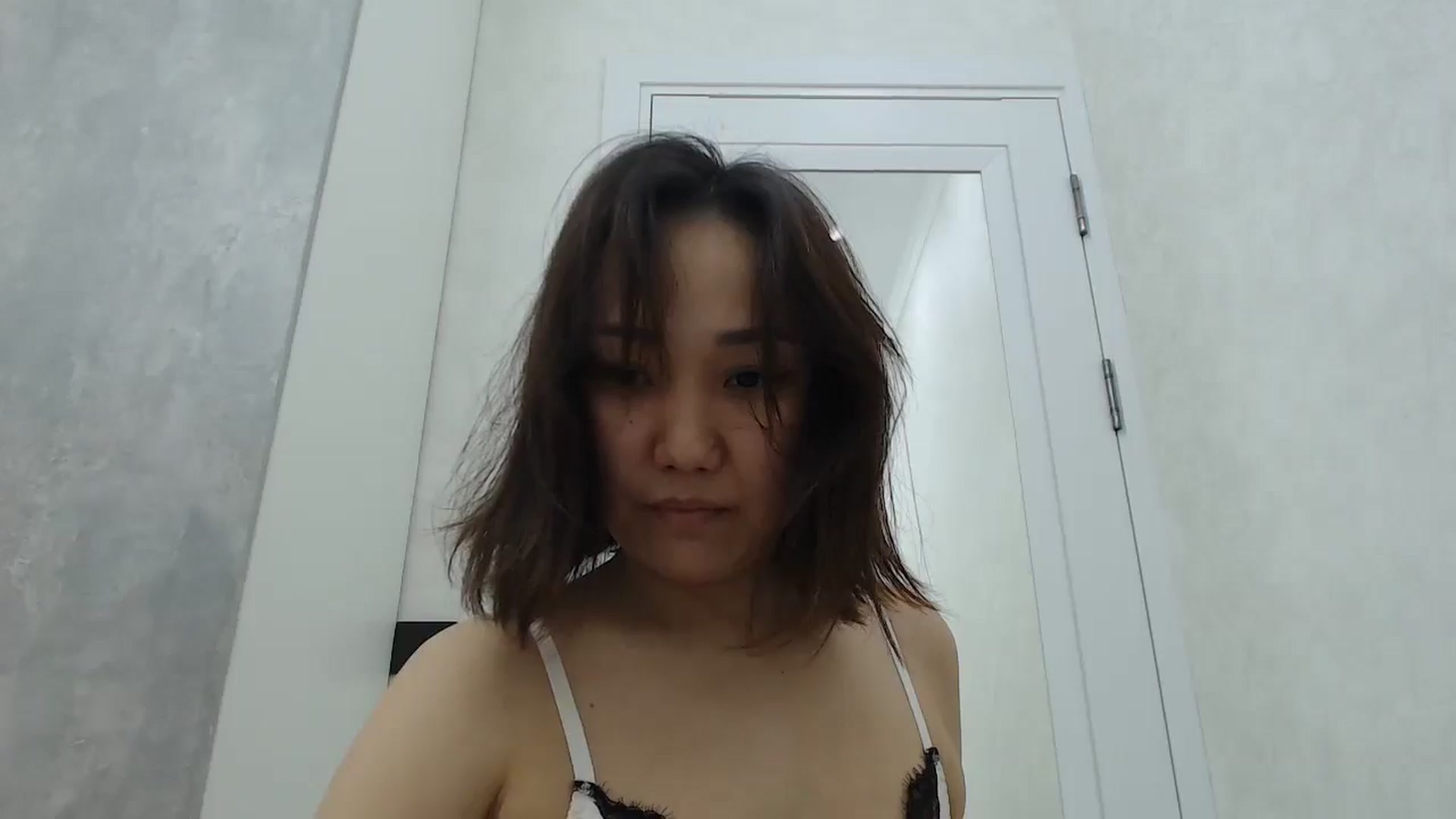 Gallery image thumbnail from AsianAkame's myfreecams stream on, 01/14/2026, 13:36 image 4 of 20