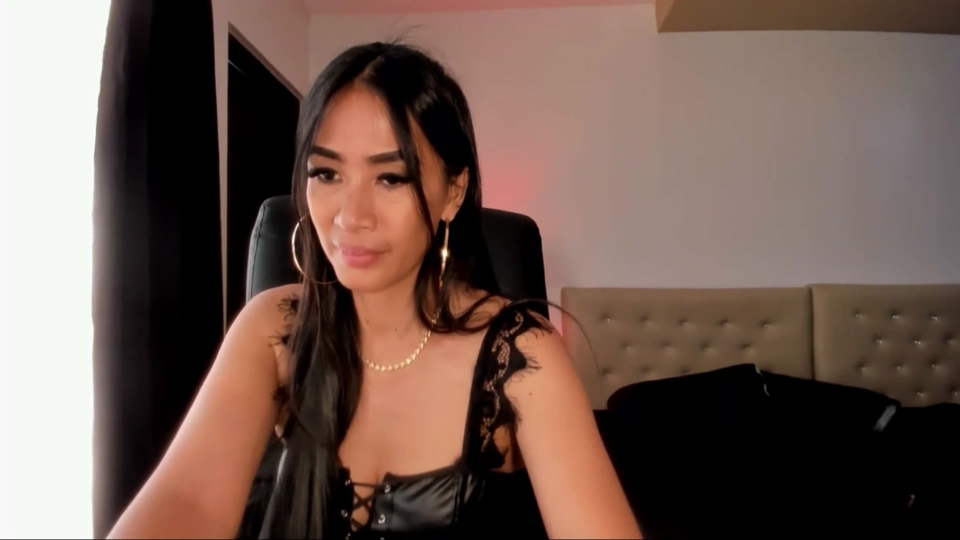 Gallery image thumbnail from AsianGoddesX's myfreecams stream on, 04/19/2025, 08:38 image 5 of 20
