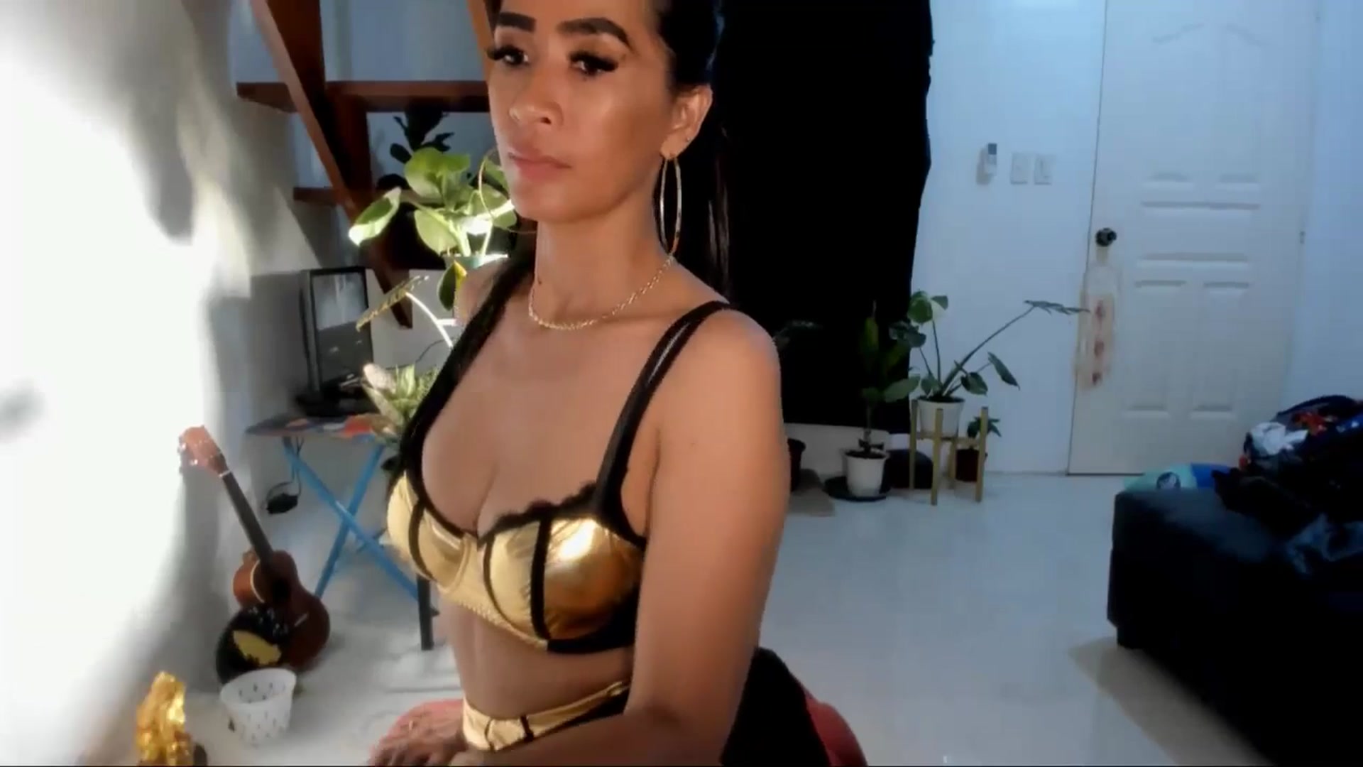 Gallery image thumbnail from AsianGoddesX's myfreecams stream on, 04/20/2025, 12:02 image 11 of 20