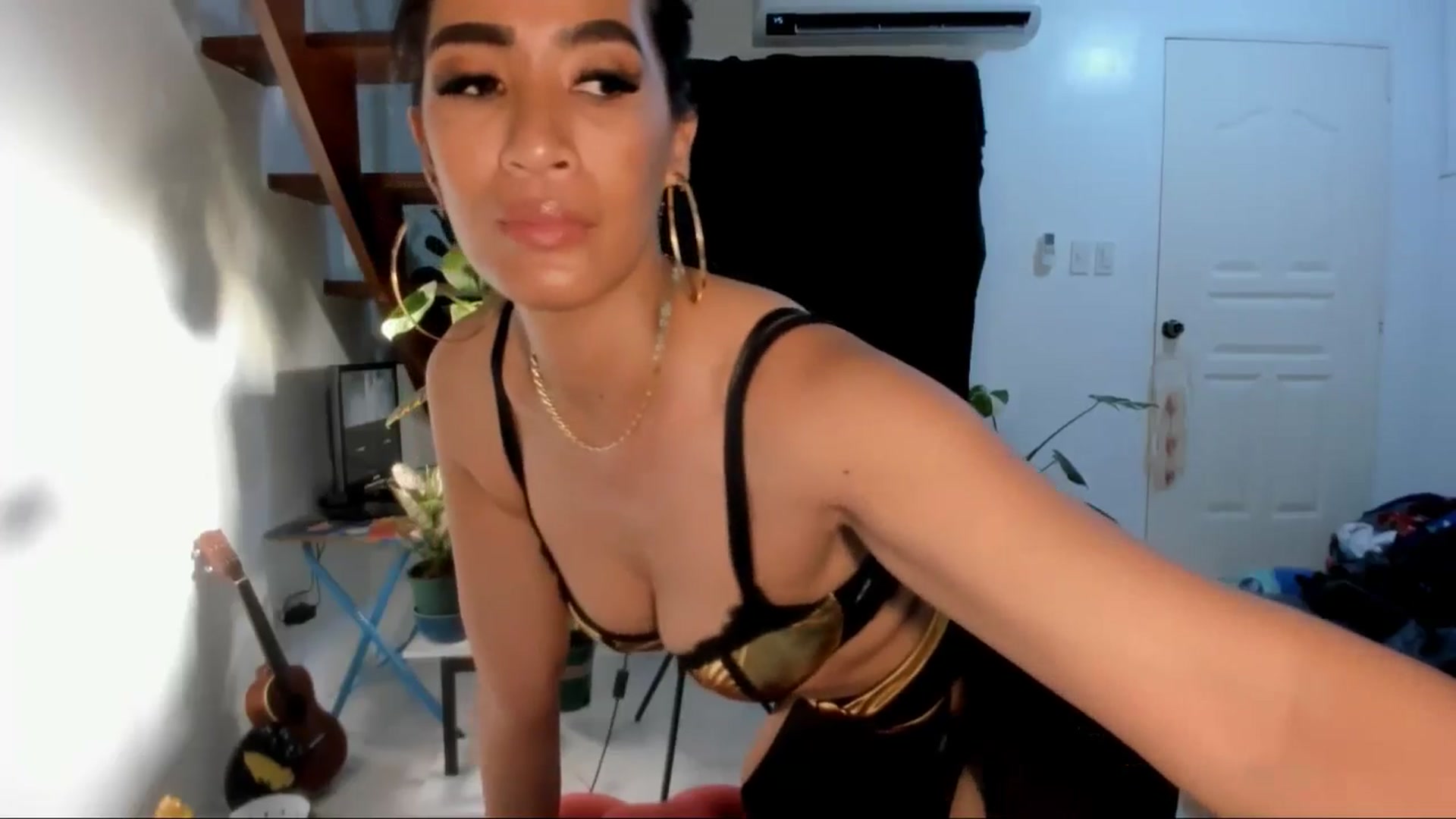 Gallery image thumbnail from AsianGoddesX's myfreecams stream on, 04/20/2025, 12:02 image 13 of 20