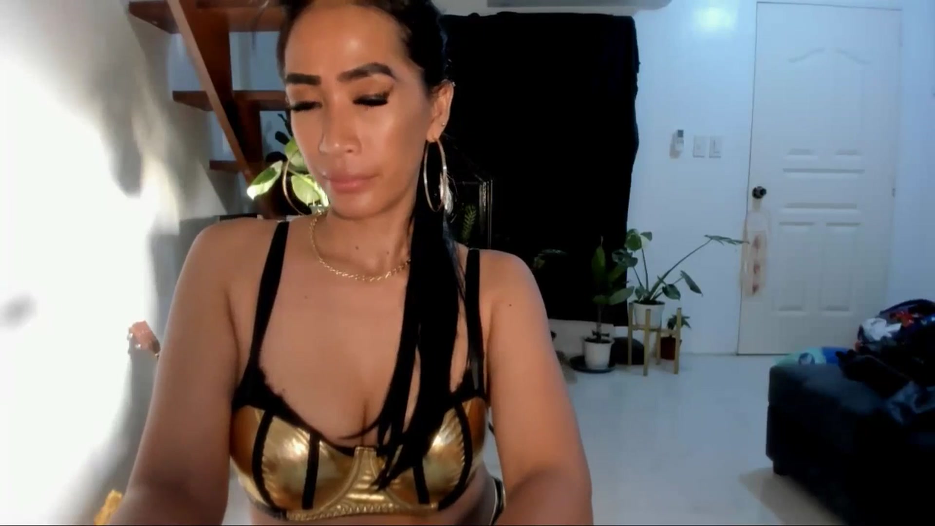 Gallery image thumbnail from AsianGoddesX's myfreecams stream on, 04/20/2025, 12:02 image 17 of 20