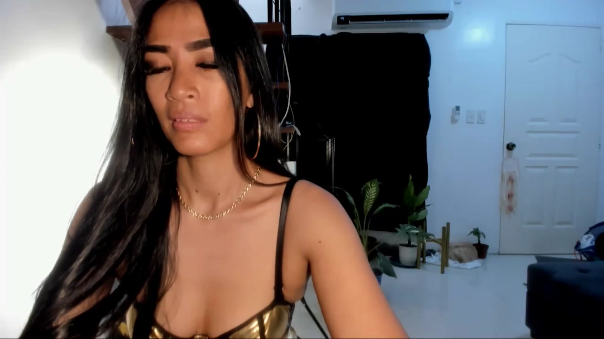 Gallery image thumbnail from AsianGoddesX's myfreecams stream on, 04/21/2025, 08:25 image 11 of 20
